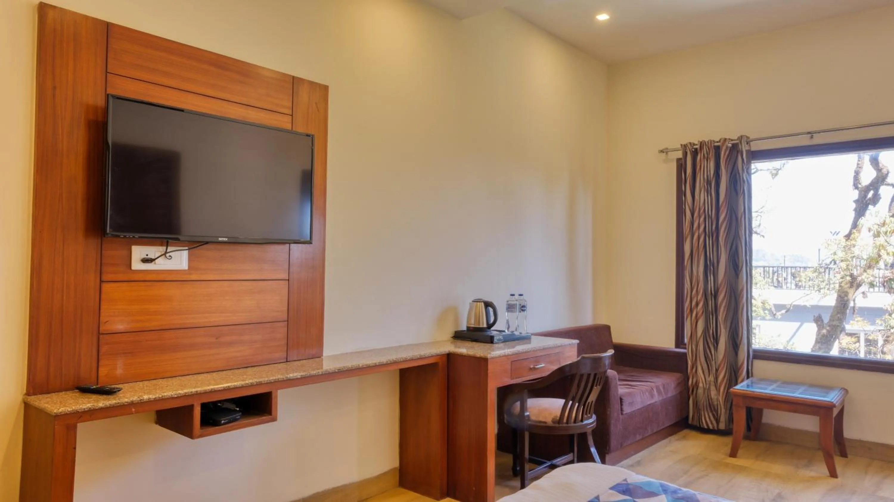 TV and multimedia in Basera Hotel, Mall Road