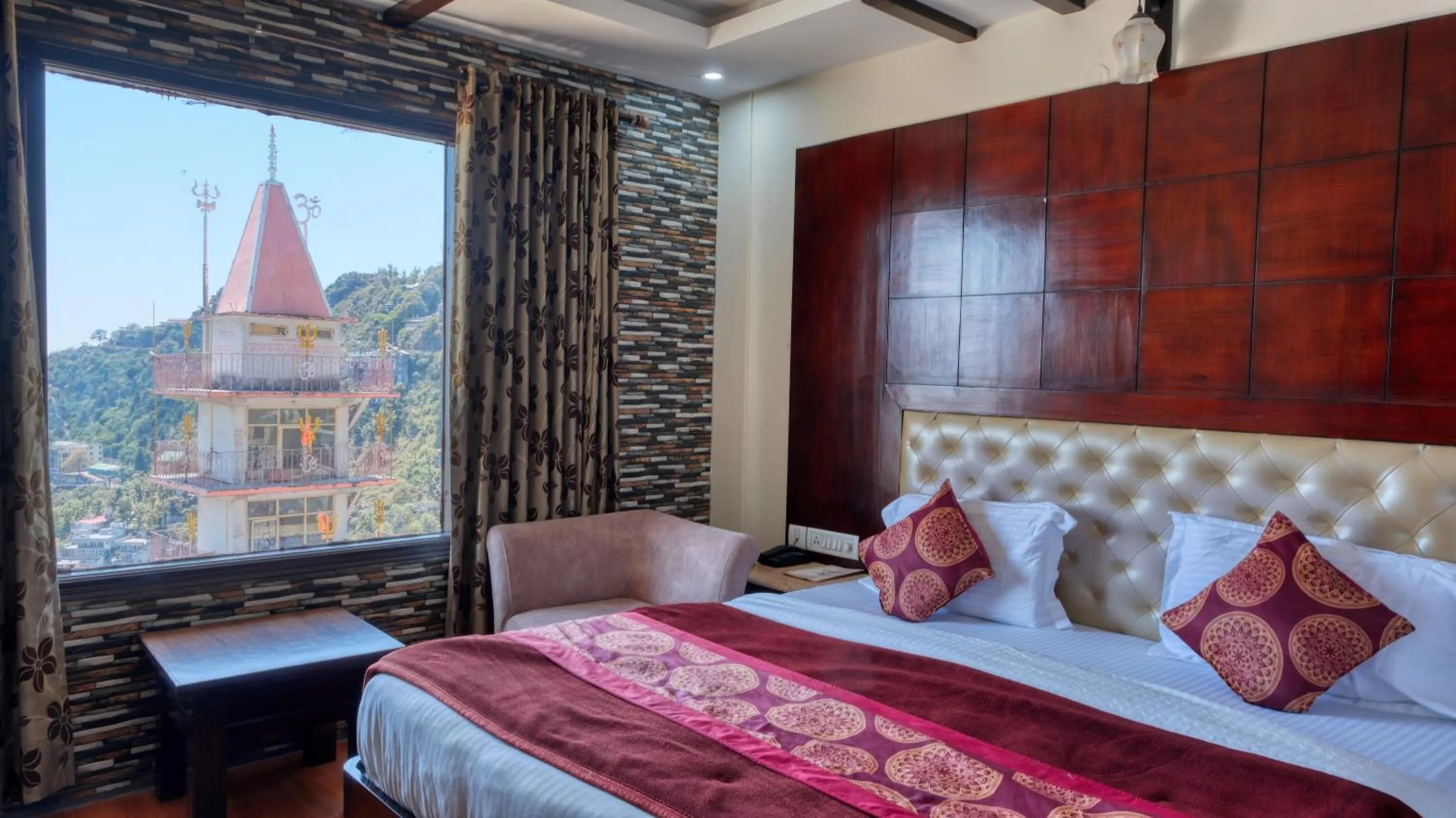 Bed in Basera Hotel, Mall Road