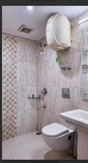 Shower in Basera Hotel, Mall Road