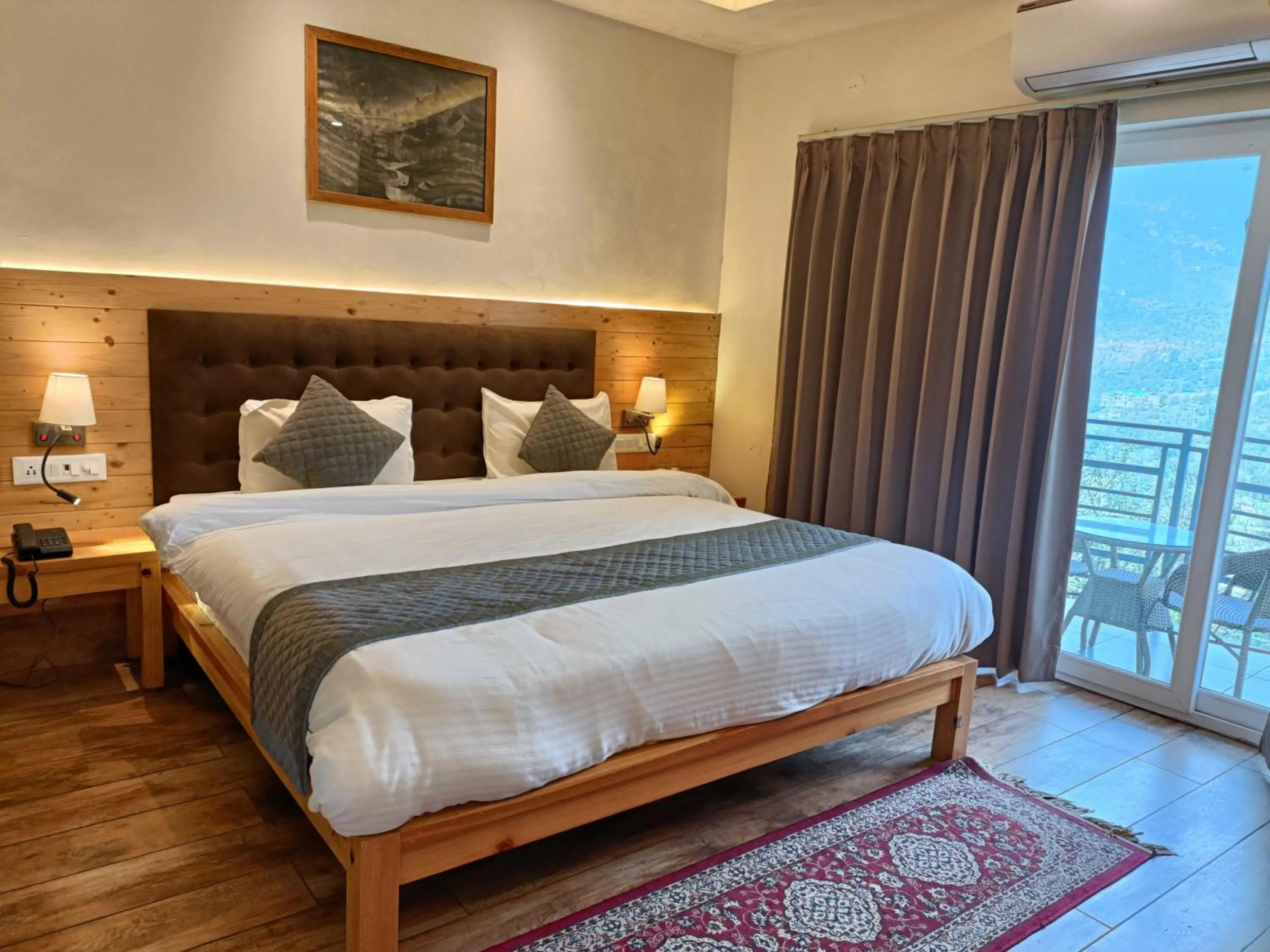 Bedroom, Bed in Heryk Hillview Hotel