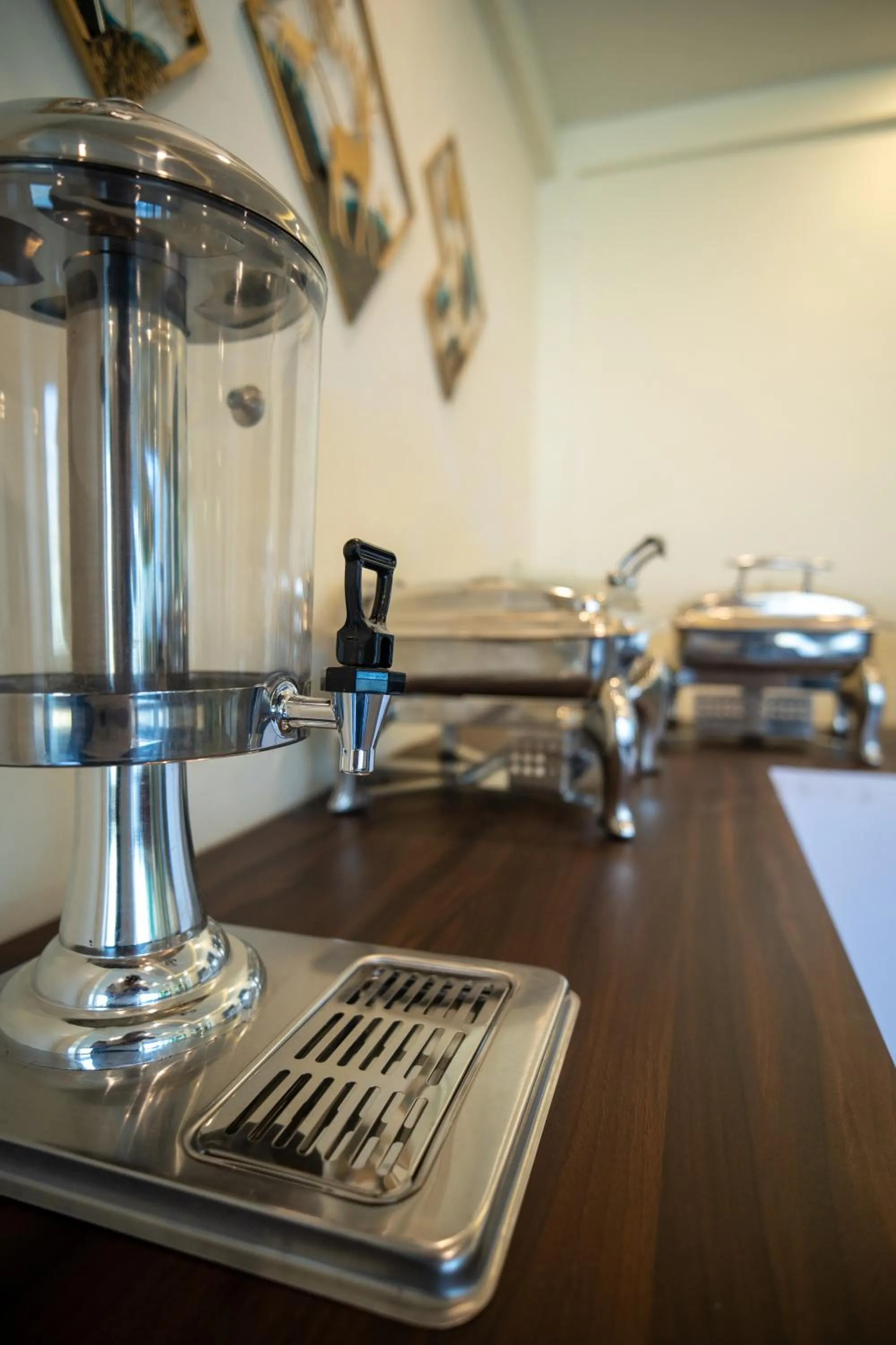 Restaurant/places to eat in Heryk Hillview Hotel