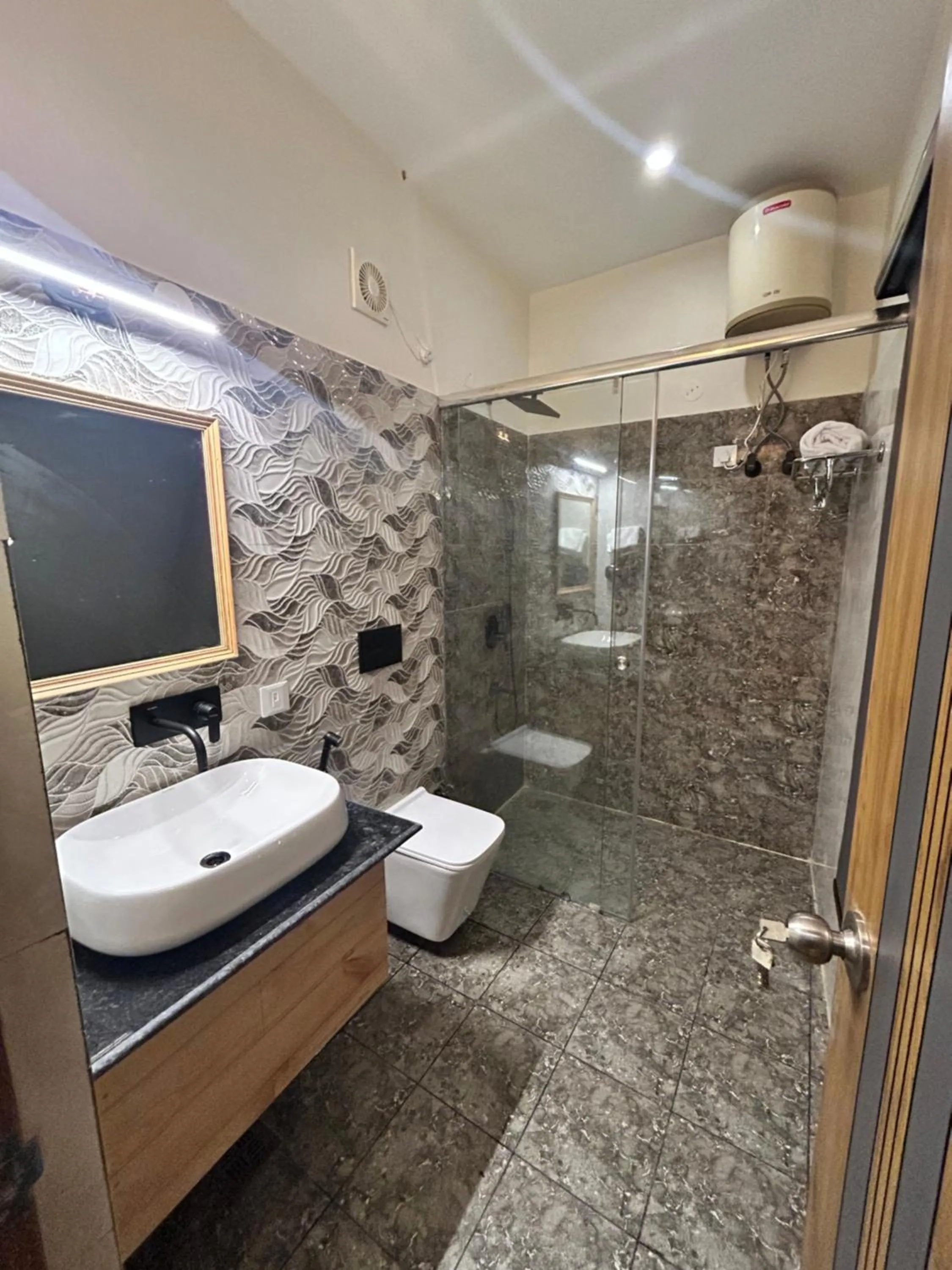 Shower in Heryk Hillview Hotel