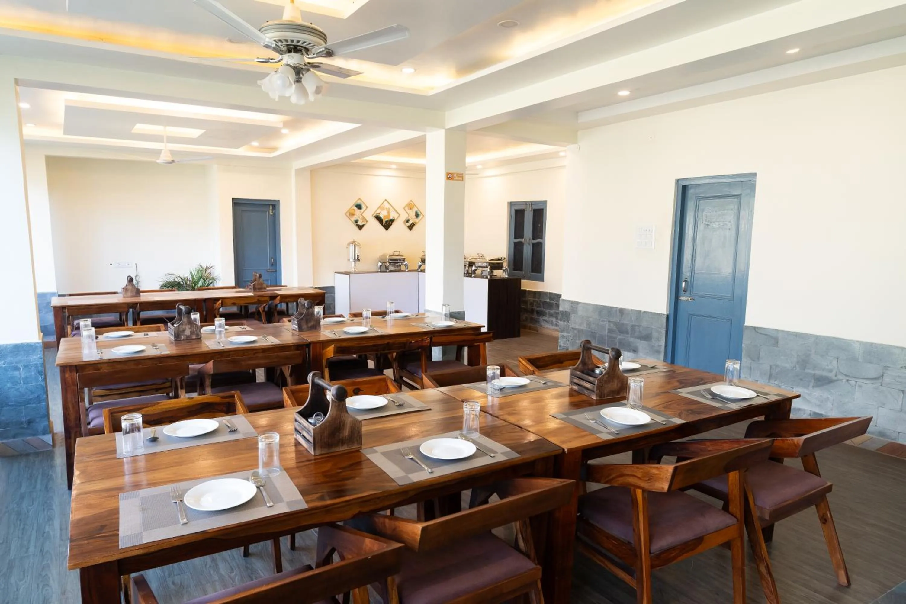 Restaurant/places to eat in Heryk Hillview Hotel