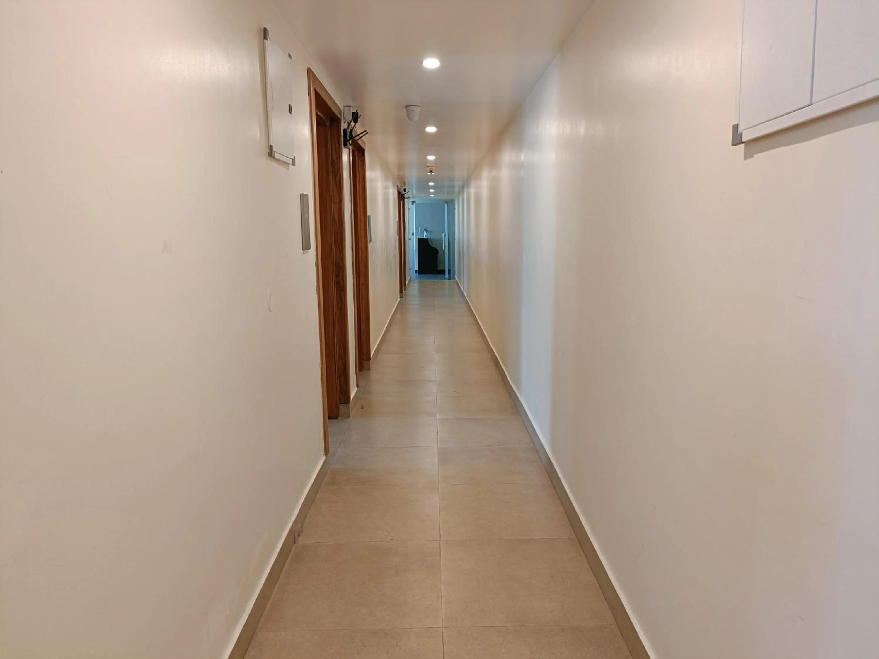 Communal lounge/ TV room in Heryk Hillview Hotel