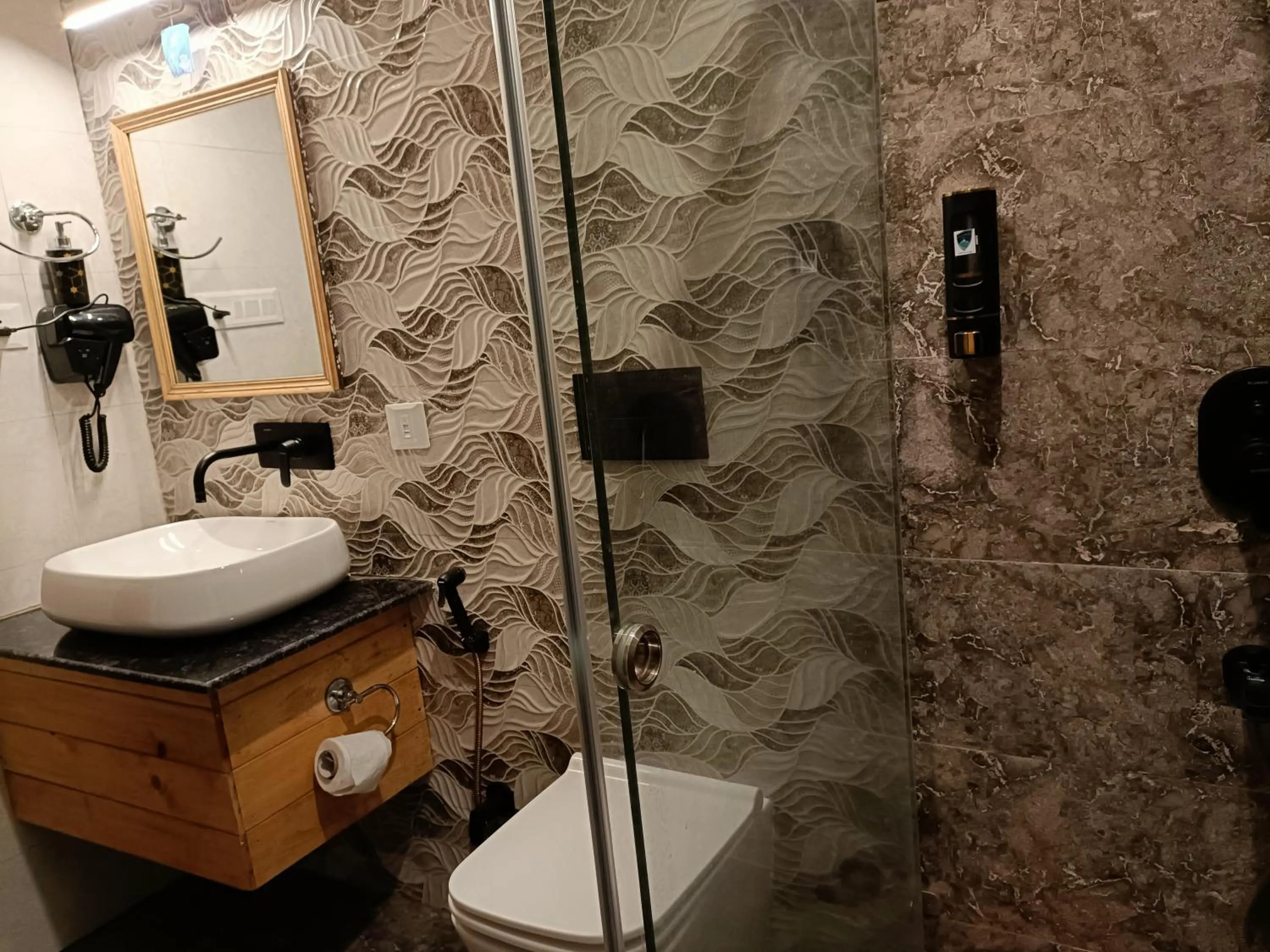 Bathroom in Heryk Hillview Hotel