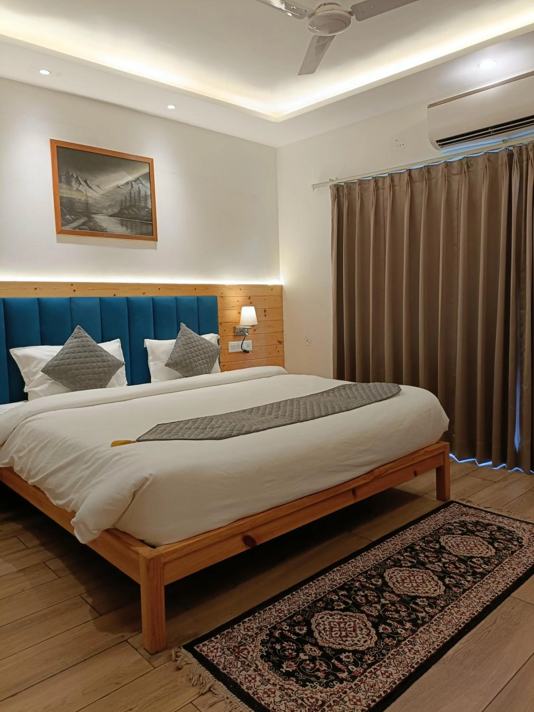 Bedroom, Bed in Heryk Hillview Hotel