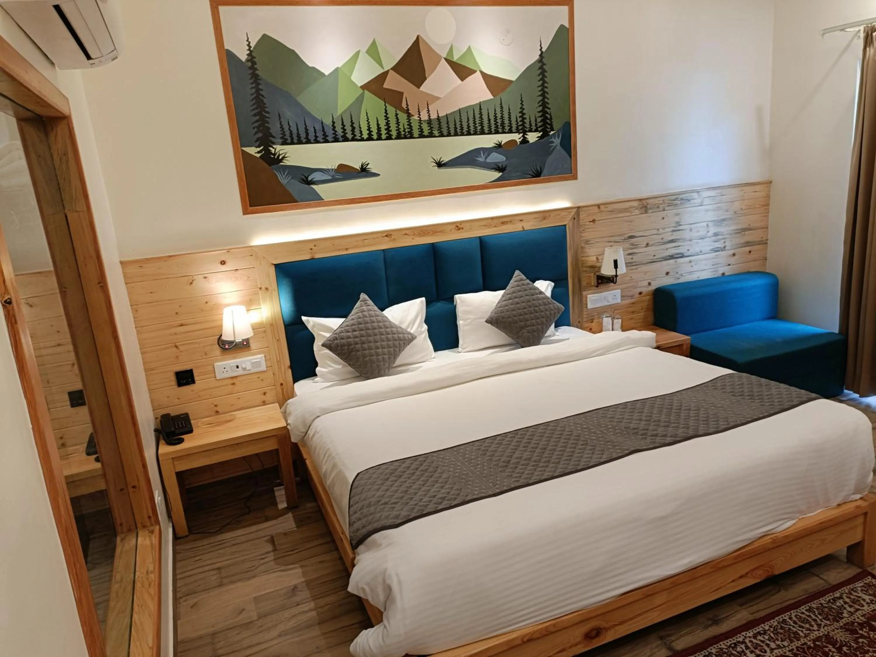 Photo of the whole room, Bed in Heryk Hillview Hotel