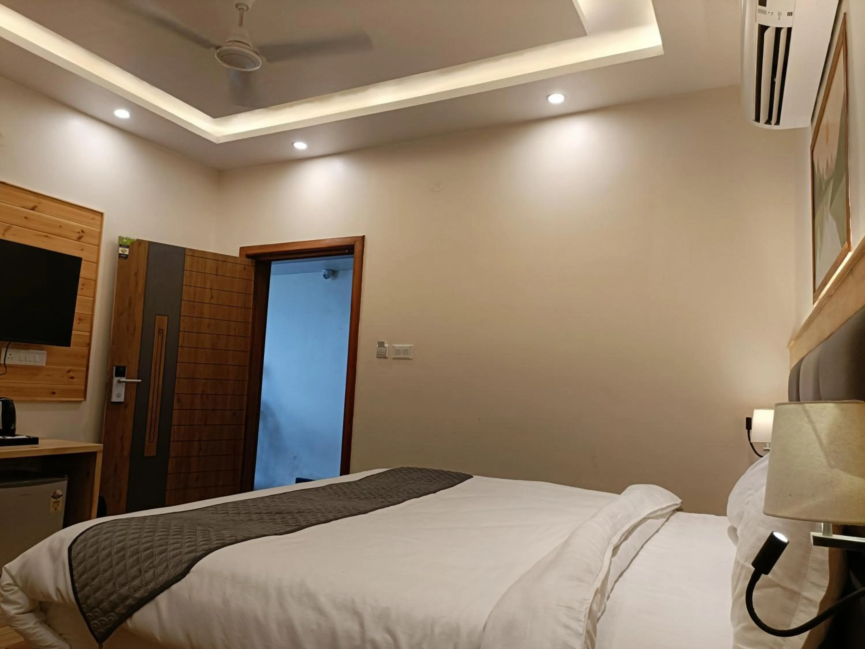 Bedroom, Bed in Heryk Hillview Hotel