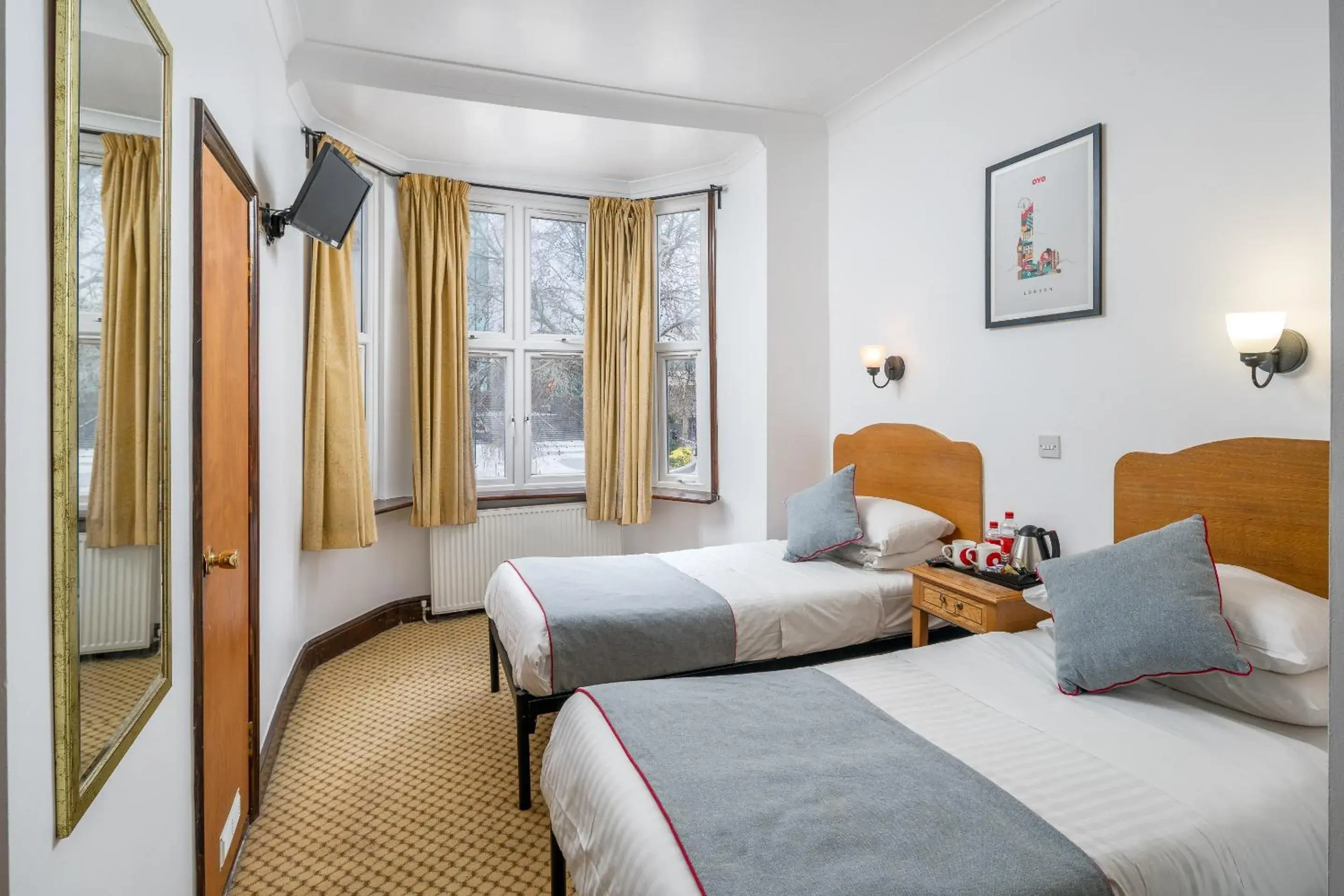 Standard Twin Room in Abbey Hotel, London Shepherd's Bush Market Standard Twin Room in Abbey Hotel, London Shepherd's Bush Market