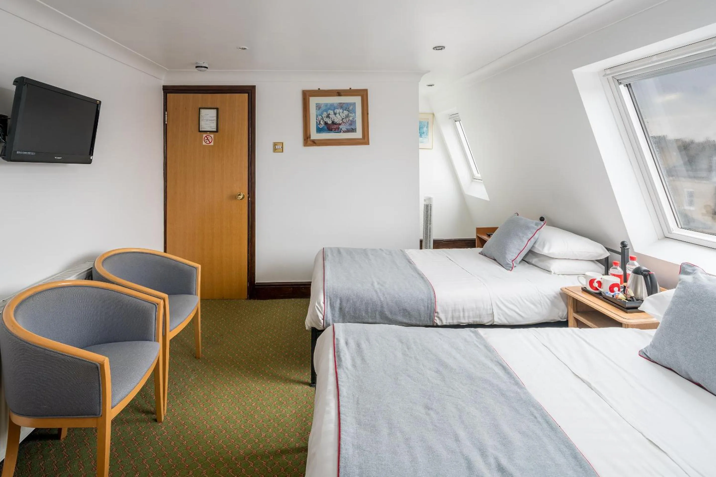 Bedroom, Bed in Abbey Hotel, London Shepherd's Bush Market