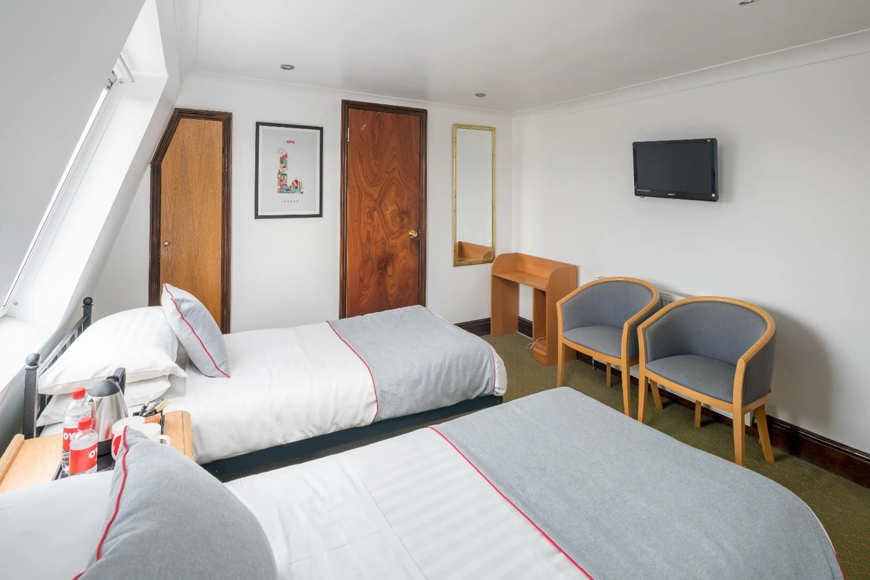 Bedroom, Bed in Abbey Hotel, London Shepherd's Bush Market