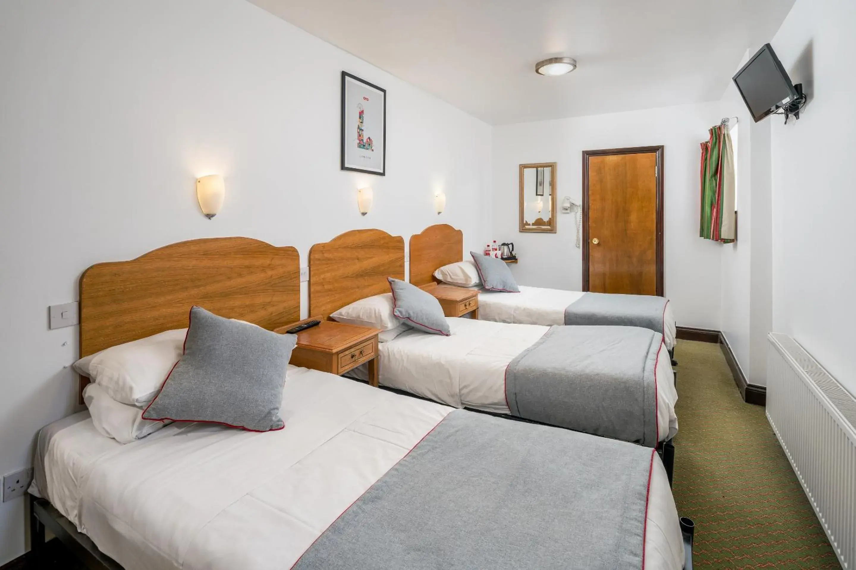 Deluxe Triple Room in Abbey Hotel, London Shepherd's Bush Market Deluxe Triple Room in Abbey Hotel, London Shepherd's Bush Market