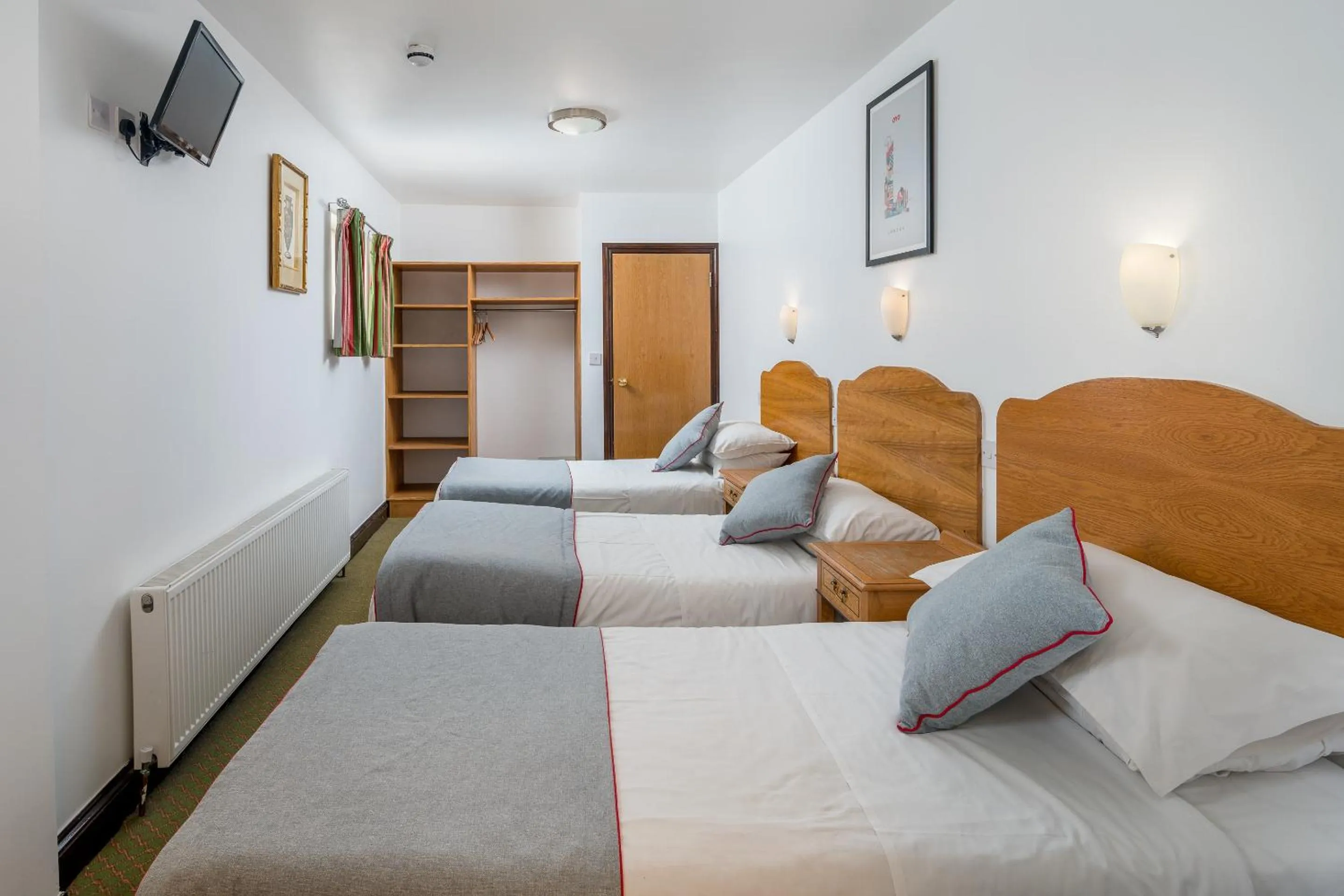 Bedroom, Bed in Abbey Hotel, London Shepherd's Bush Market