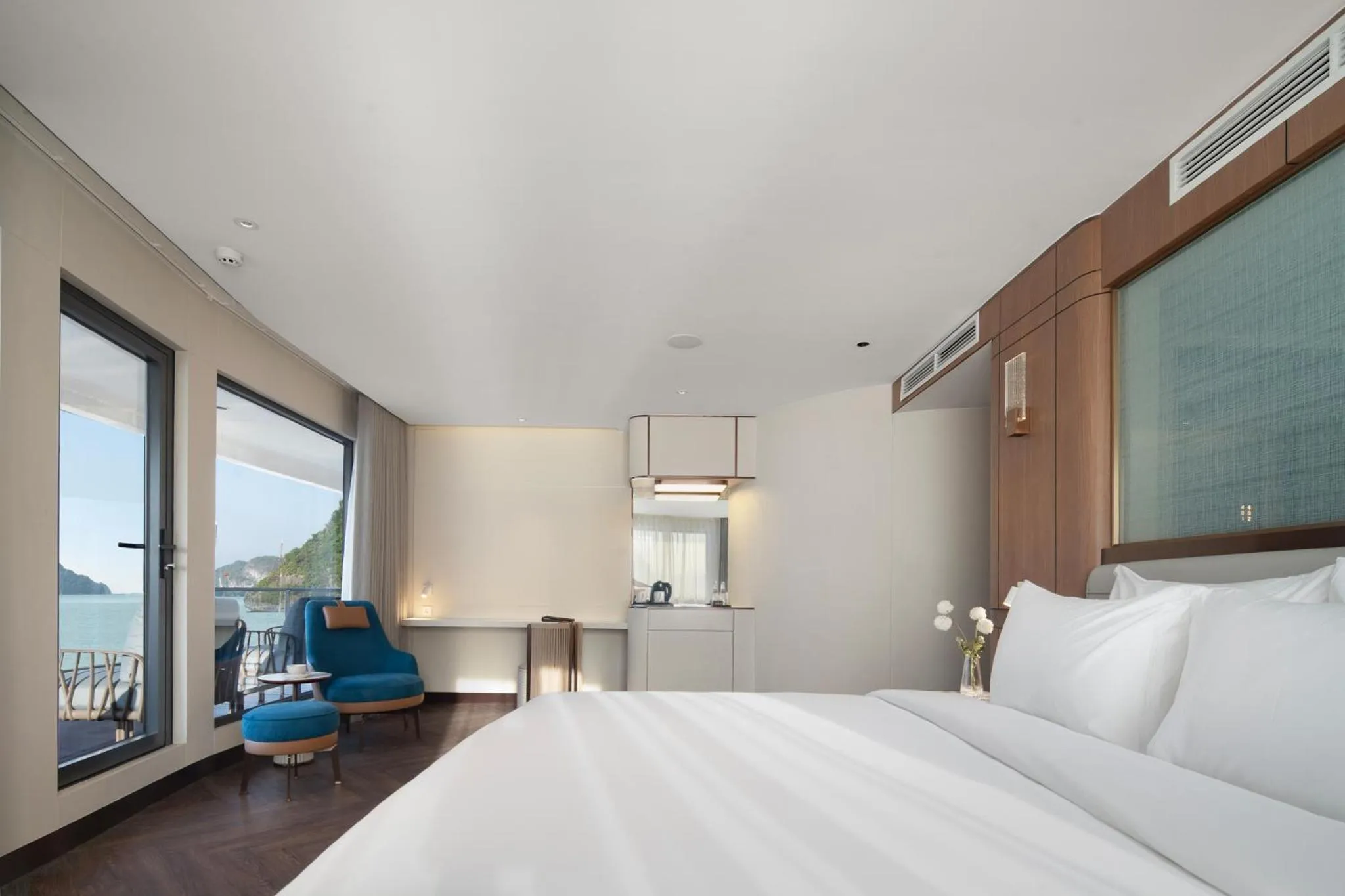 Bedroom, Bed in Grand Pioneers Halong Bay Cruise 2