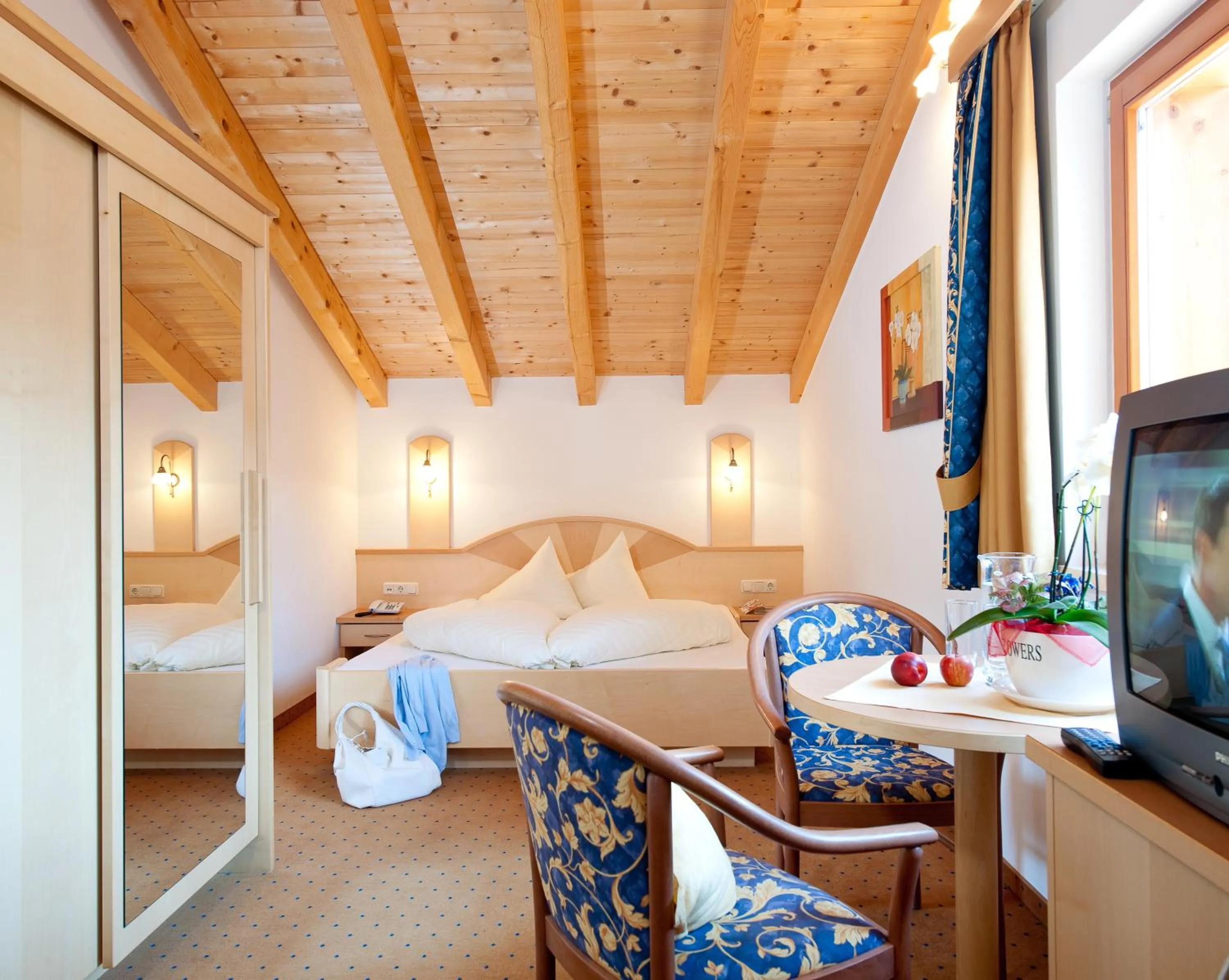 Bedroom, Bed in Kinderhotel Laderhof