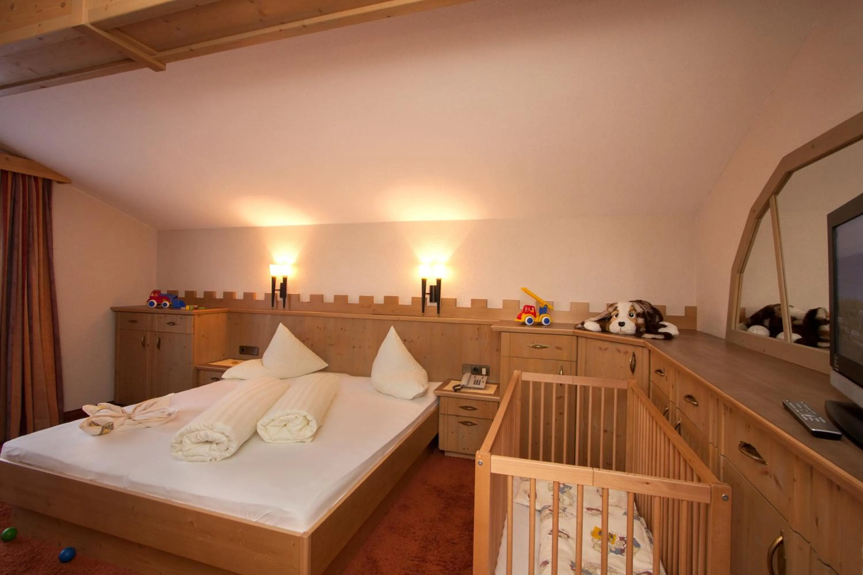 Bedroom, Bed in Kinderhotel Laderhof
