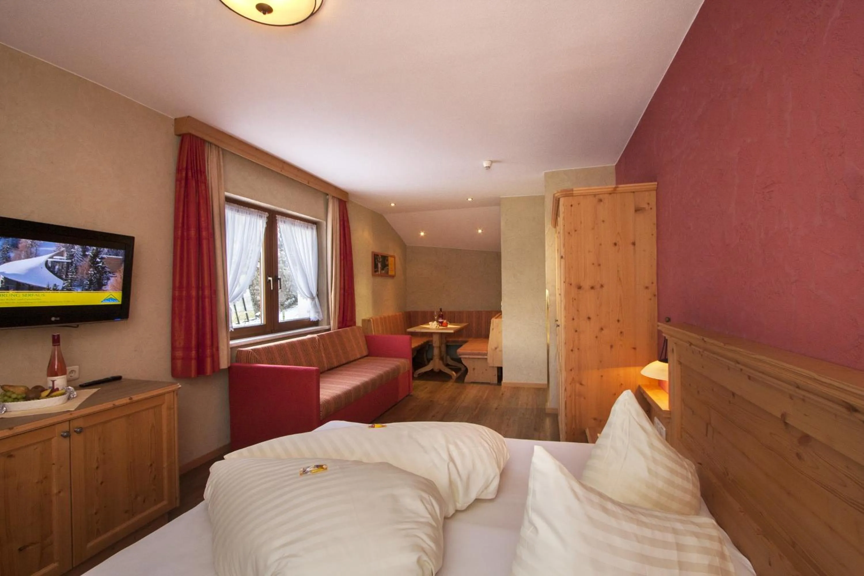 Bedroom, Bed in Kinderhotel Laderhof