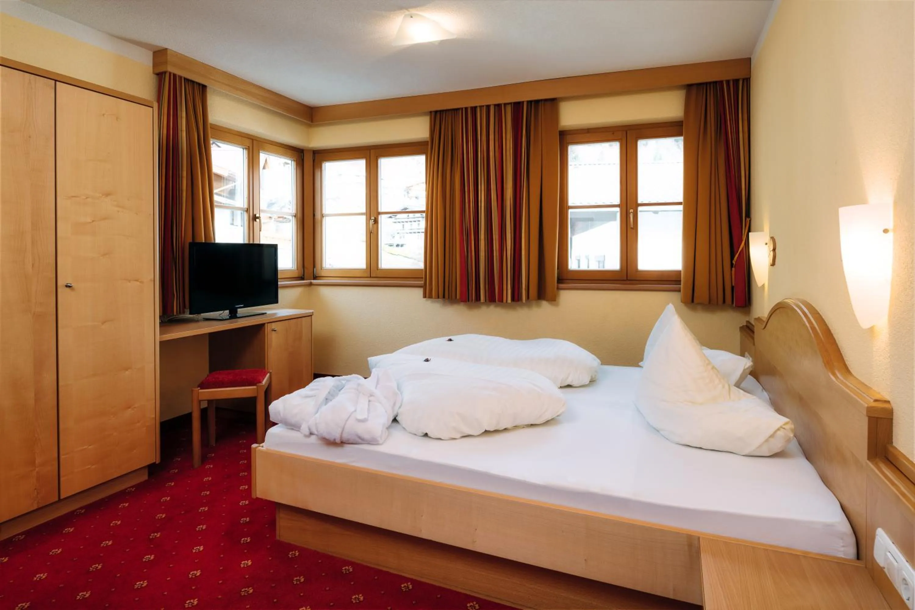 Photo of the whole room, Bed in Kinderhotel Laderhof