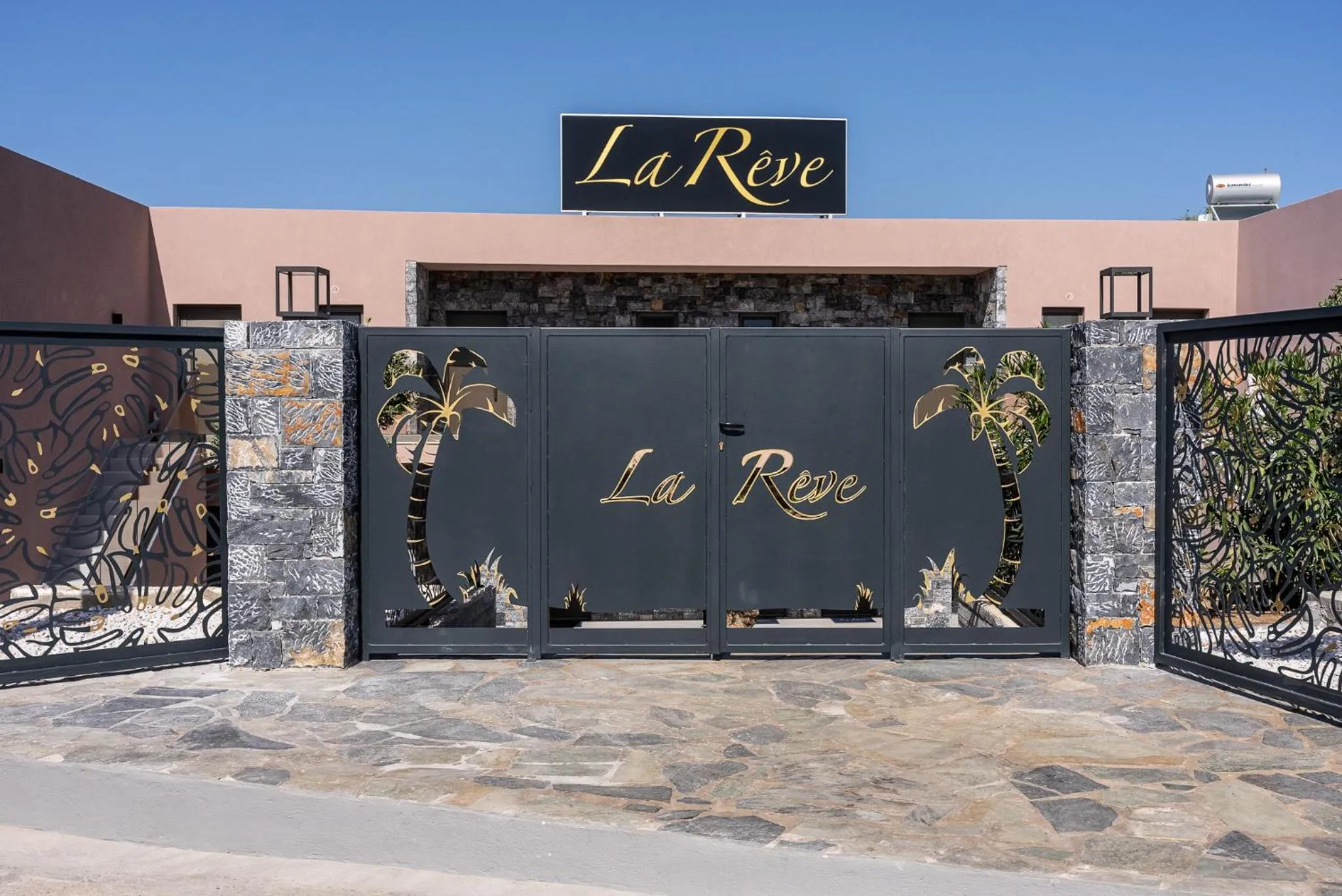 Property logo or sign in La Rêve Luxury Apartments with Private Jacuzzi