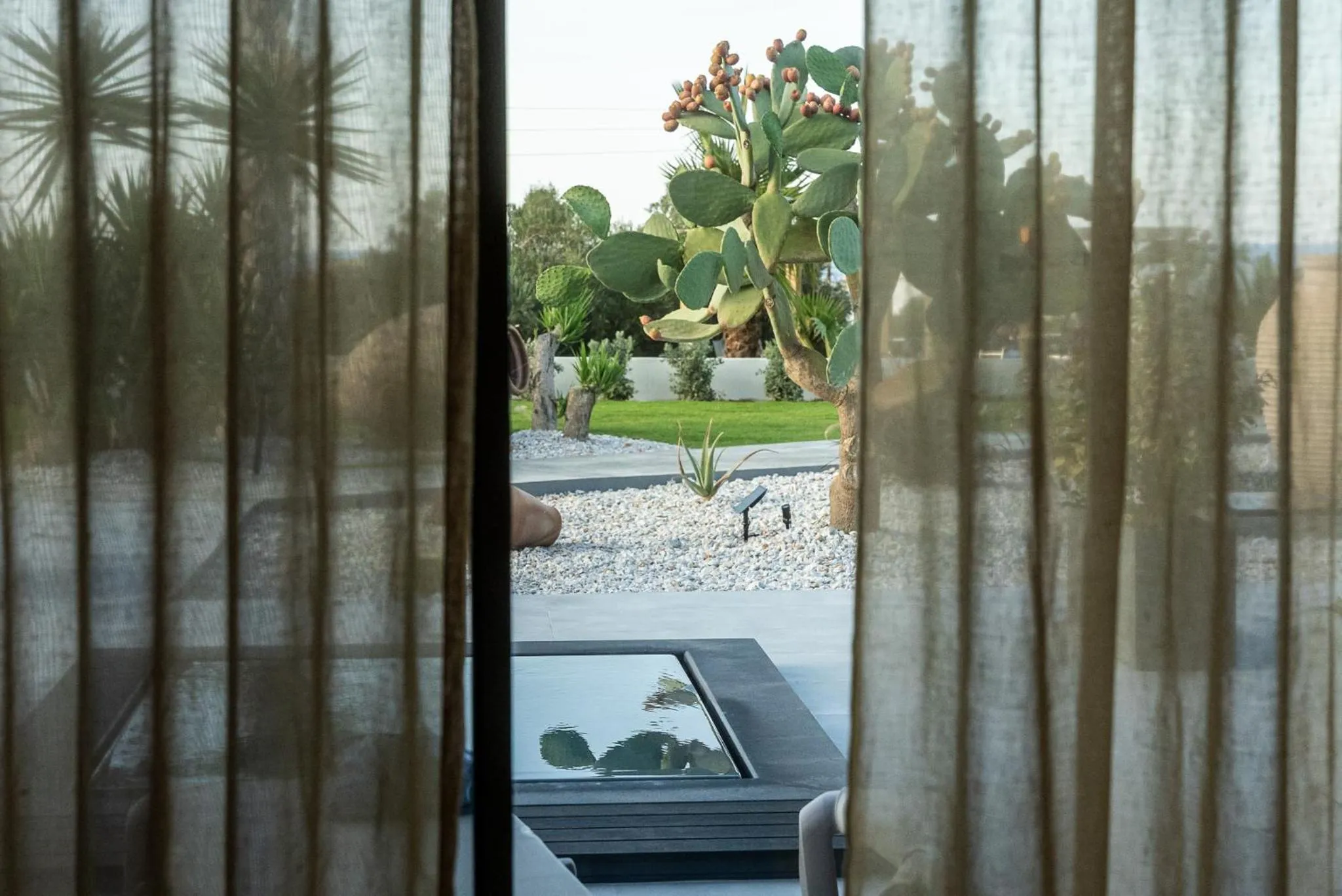 Garden in La Rêve Luxury Apartments with Private Jacuzzi