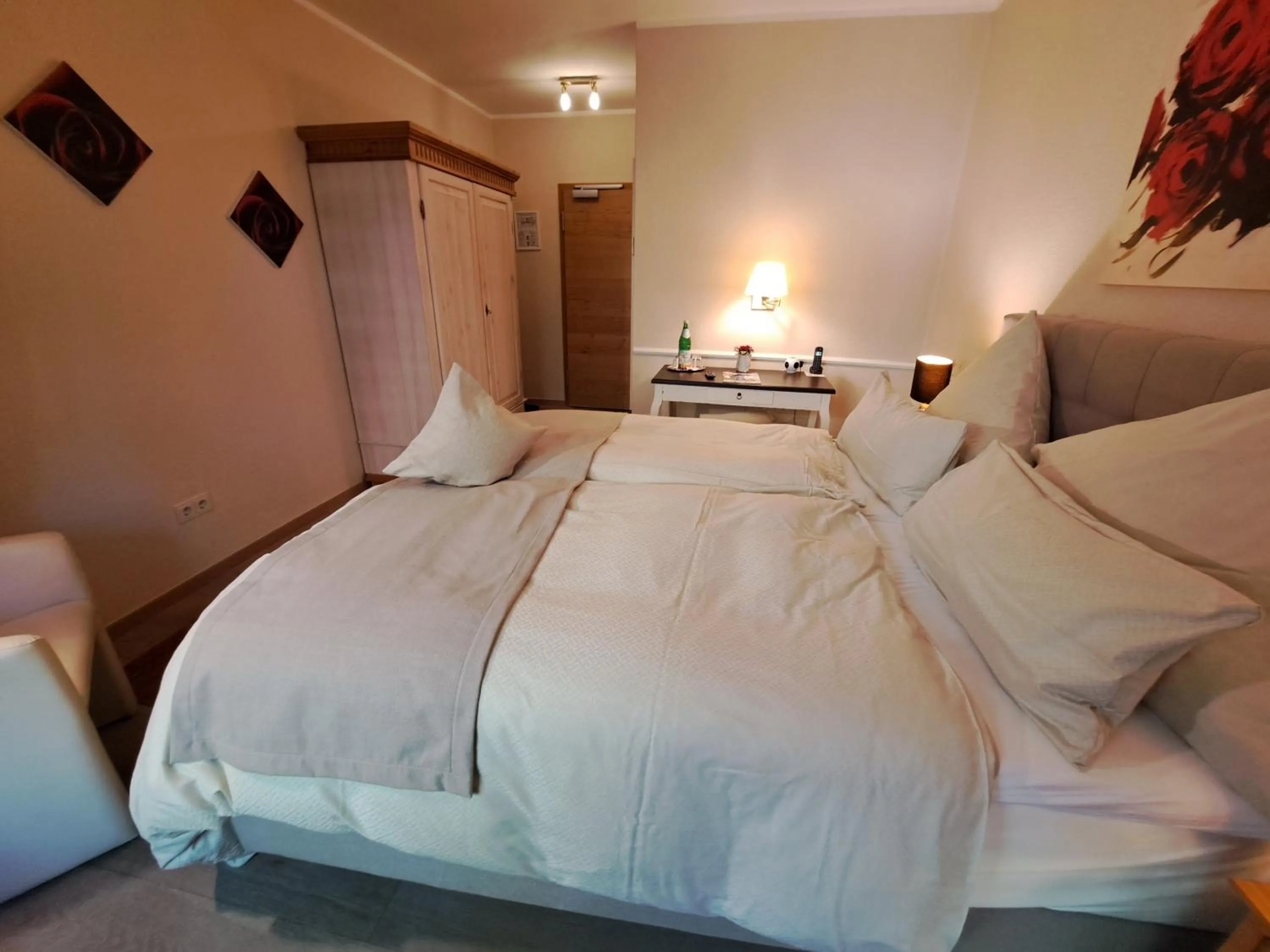 Photo of the whole room, Bed in Landhaus Zum Heidewanderer mit THERMEplus