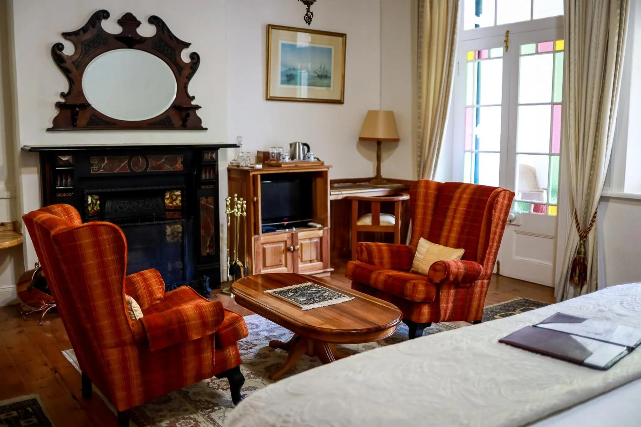 Seating area, Bed in Altes Landhaus Country Lodge