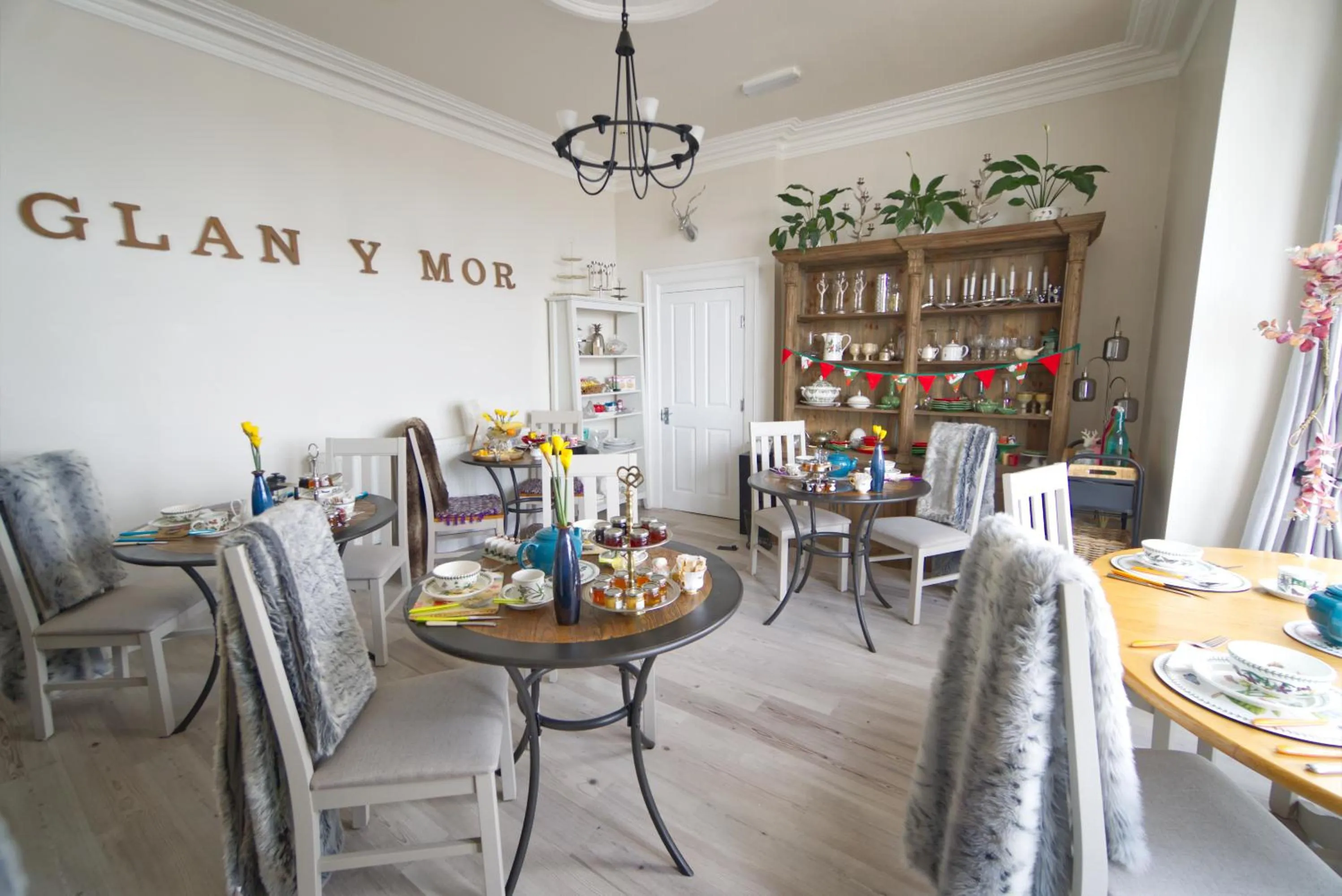 Dining area in Glan Y Mor Hotel (Adult Only)