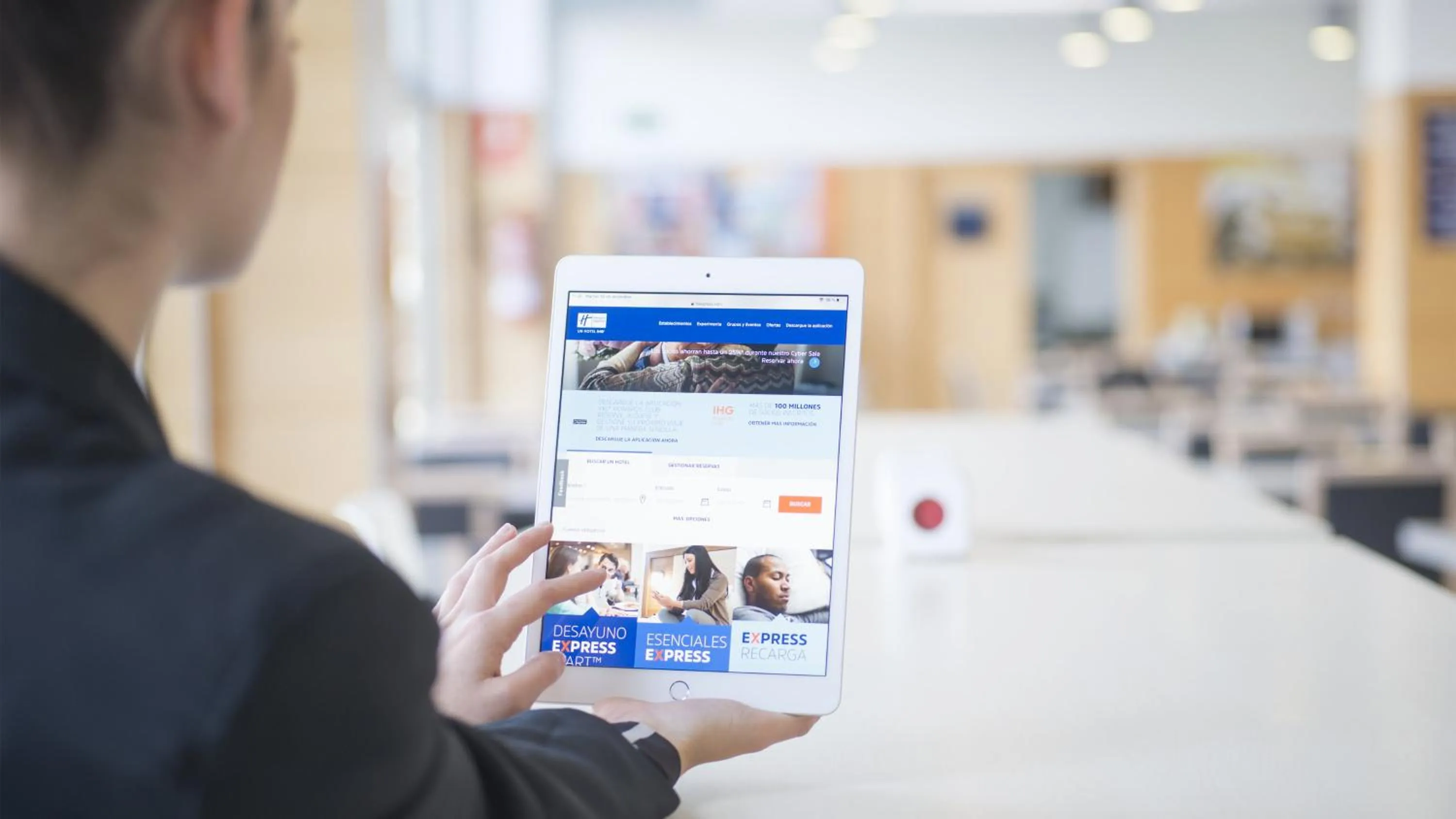 Lobby or reception in Holiday Inn Express Barcelona City 22@ by IHG