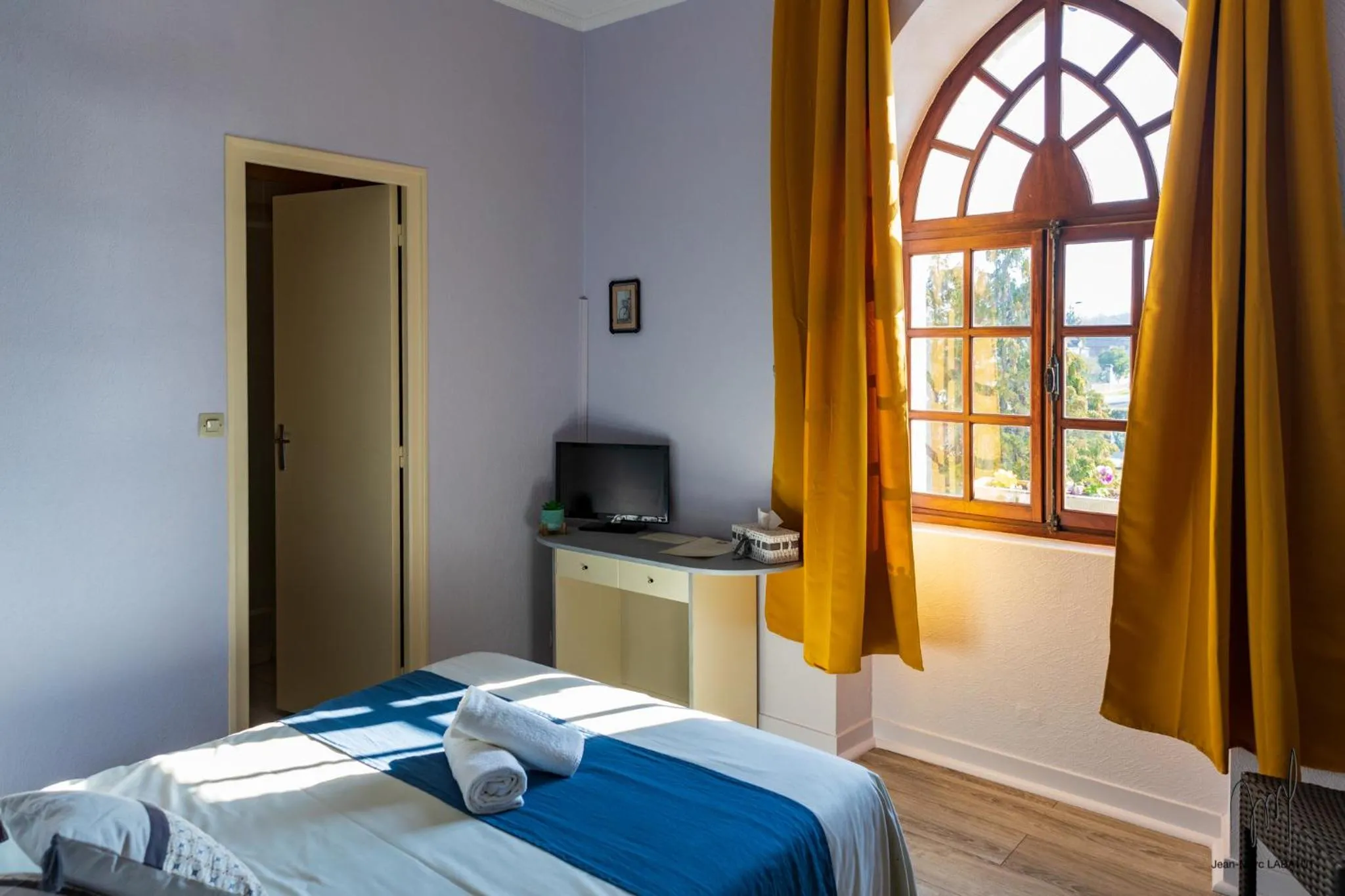 Double Room with Pool View in "Maison D'hôtes du Prieuré"