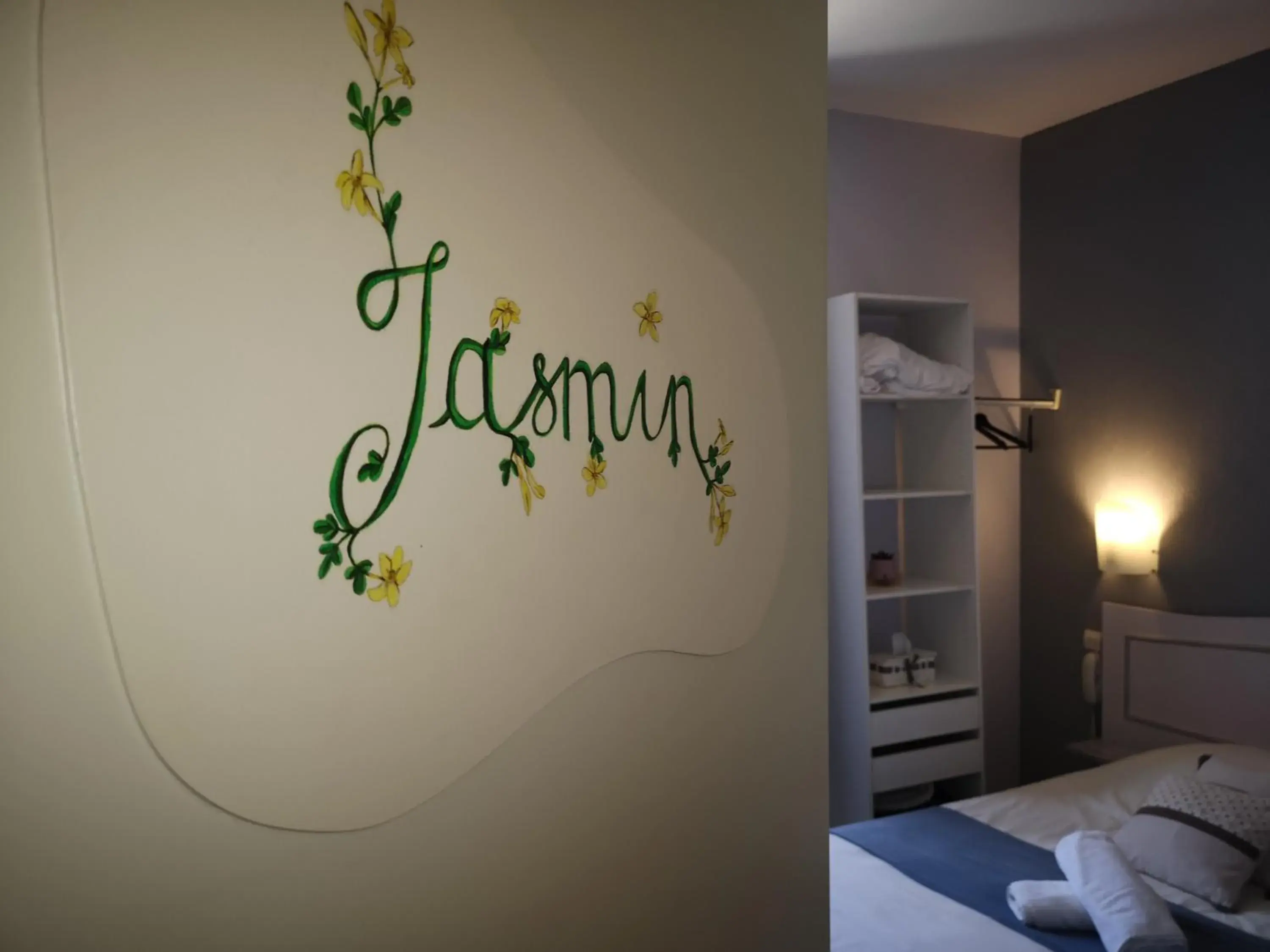 Double Room in "Maison D'hôtes du Prieuré" Double Room in "Maison D'hôtes du Prieuré"