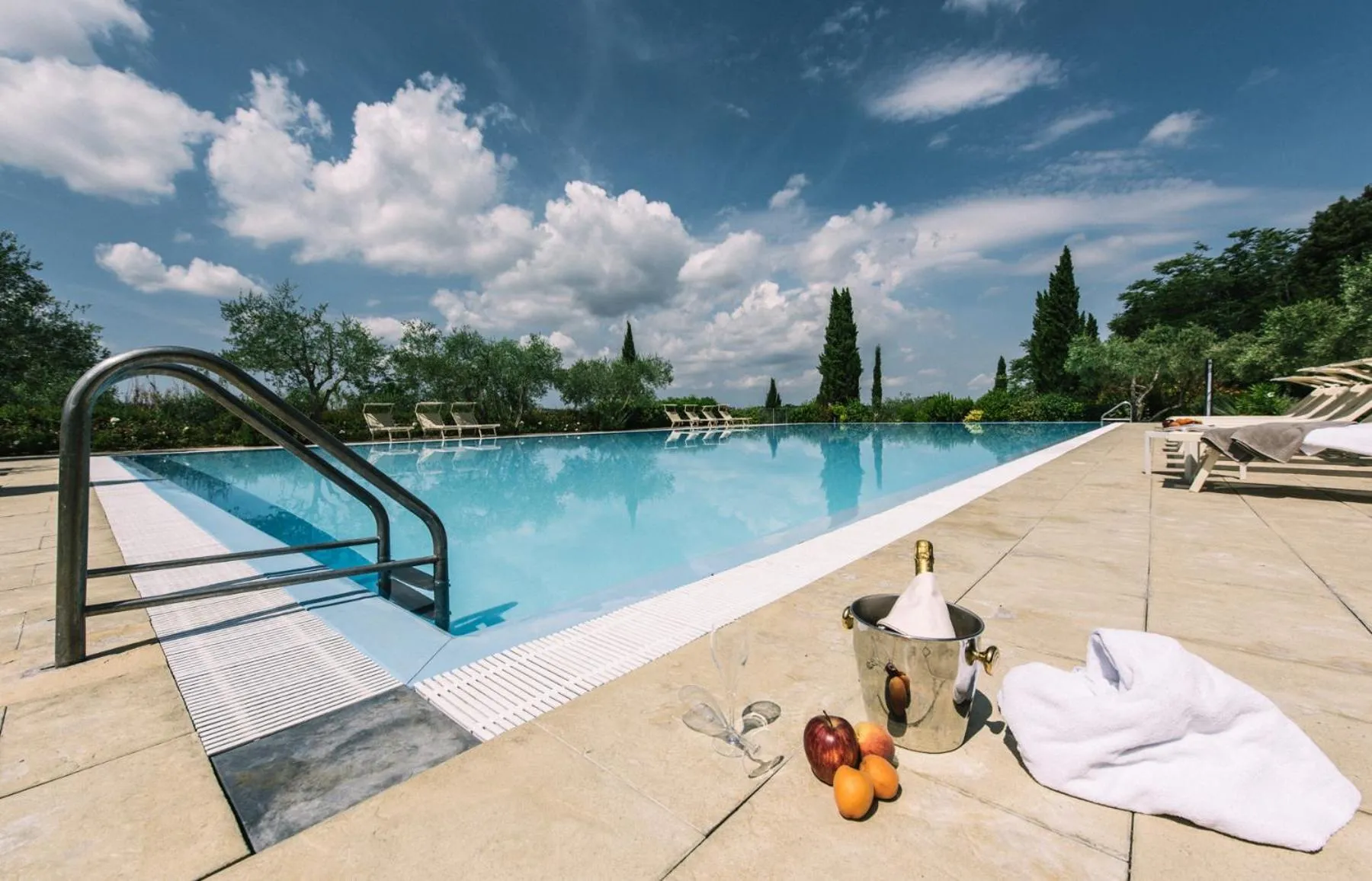 Swimming pool in Tenuta Quarrata