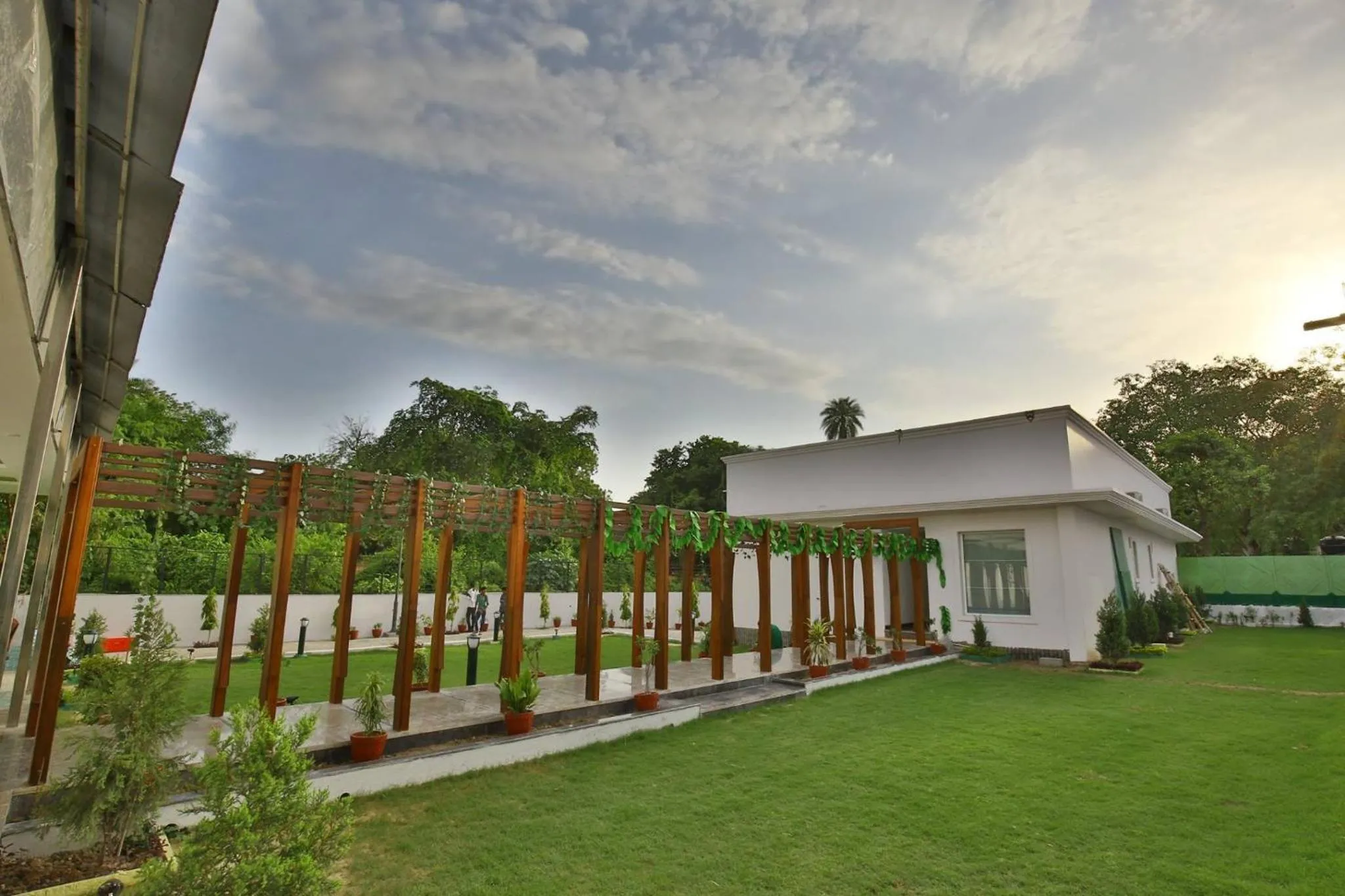 Jhansi Hotel