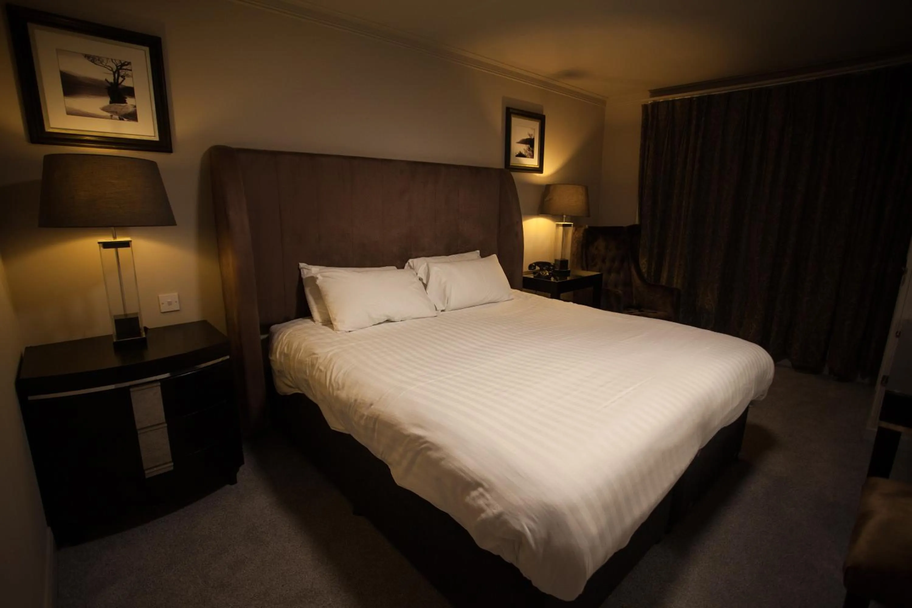 Bedroom, Bed in Strathaven Hotel
