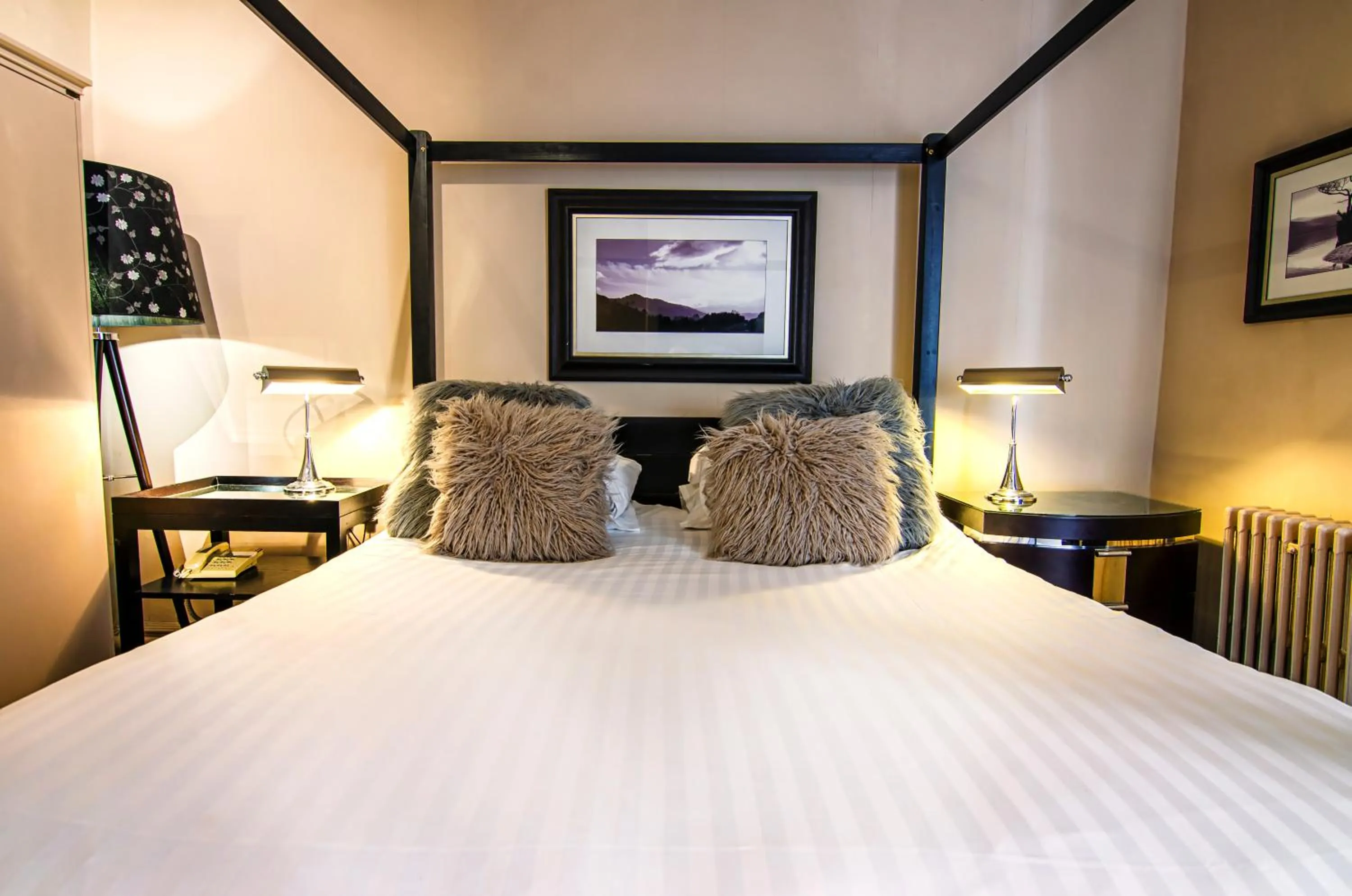 Bedroom, Bed in Strathaven Hotel
