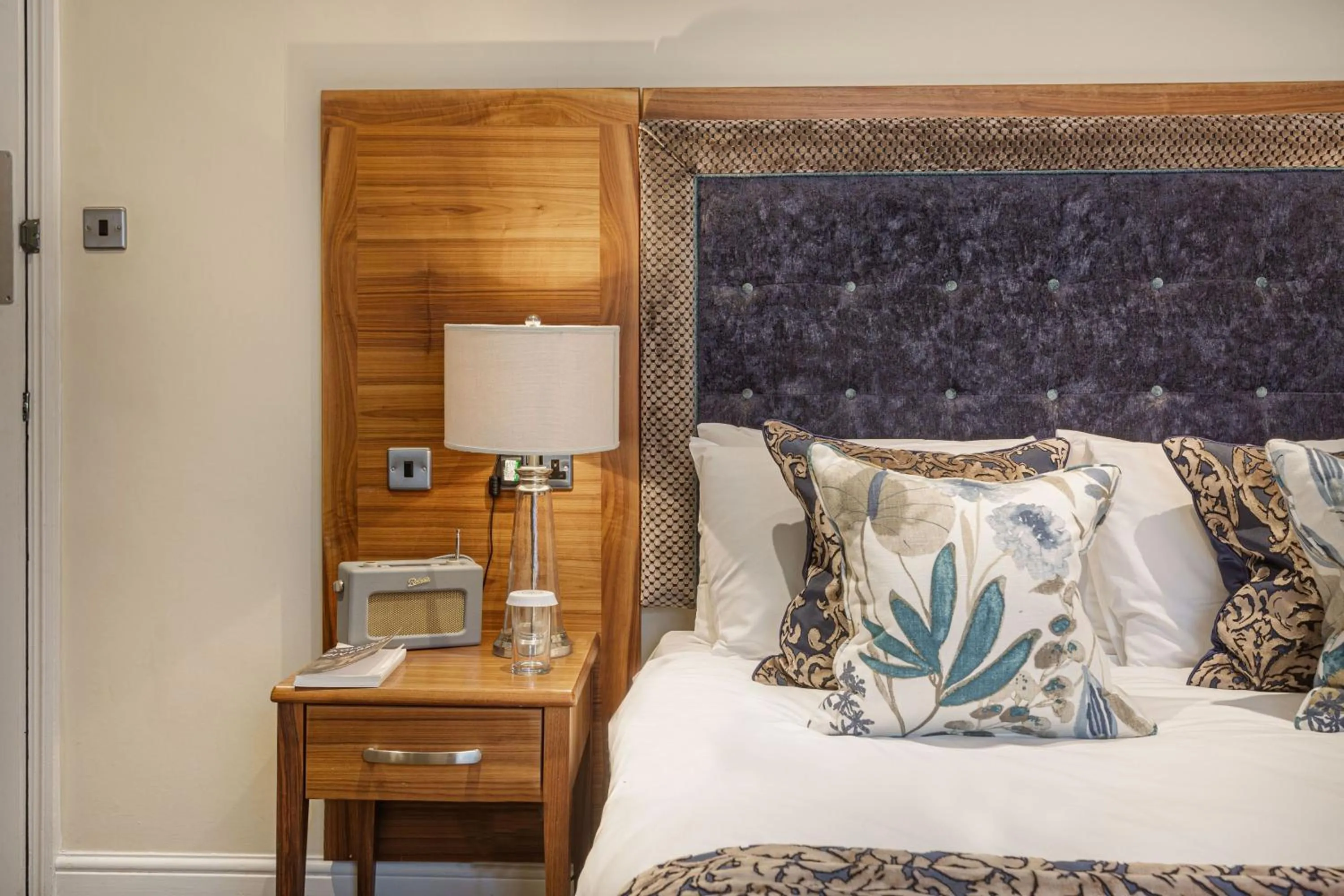 Bed in The Admiral Rodney Hotel, Horncastle, Lincolnshire - The Coaching Inn Group