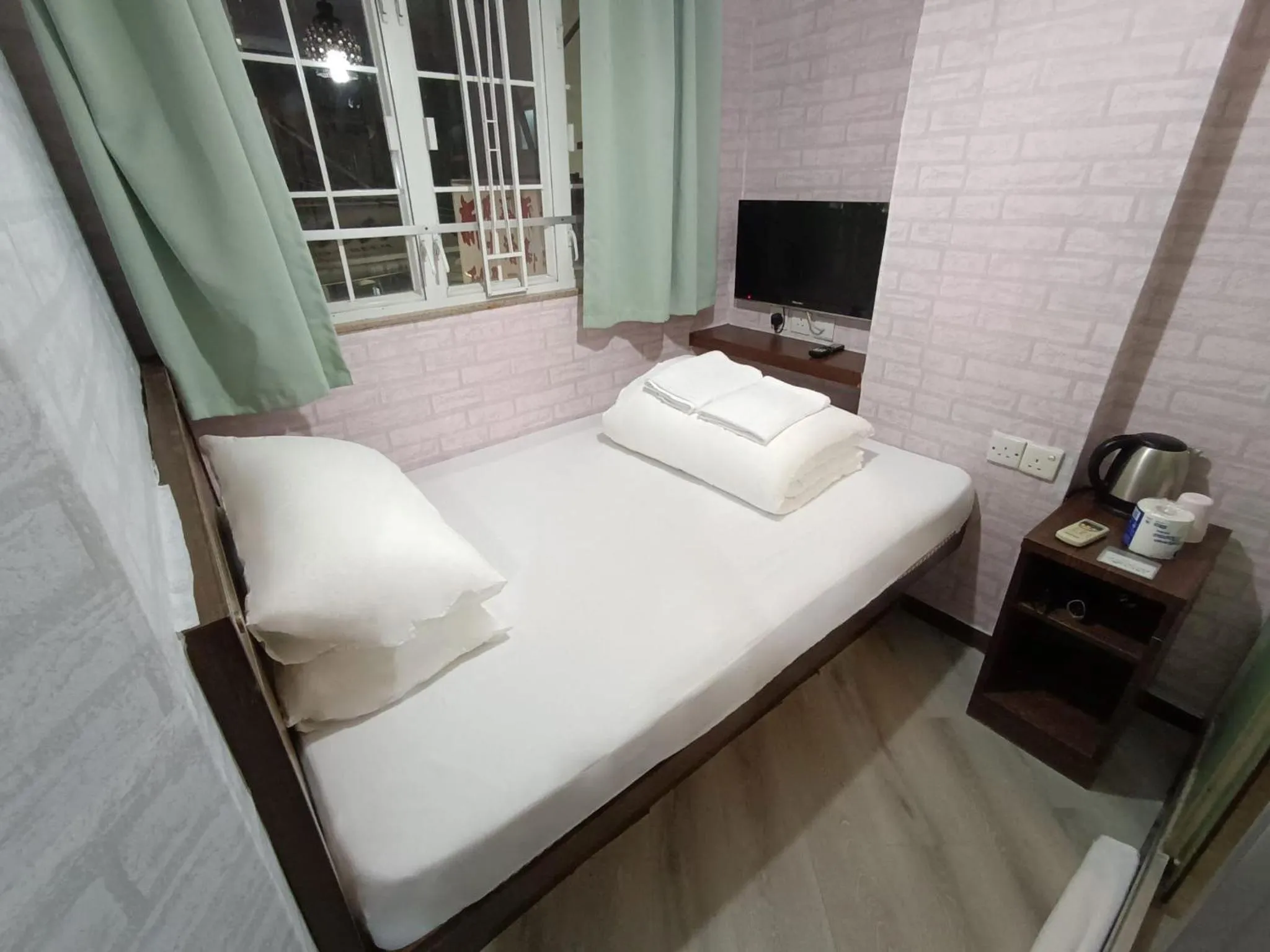 Bed in Tempo Inn West Kowloon HSR Station