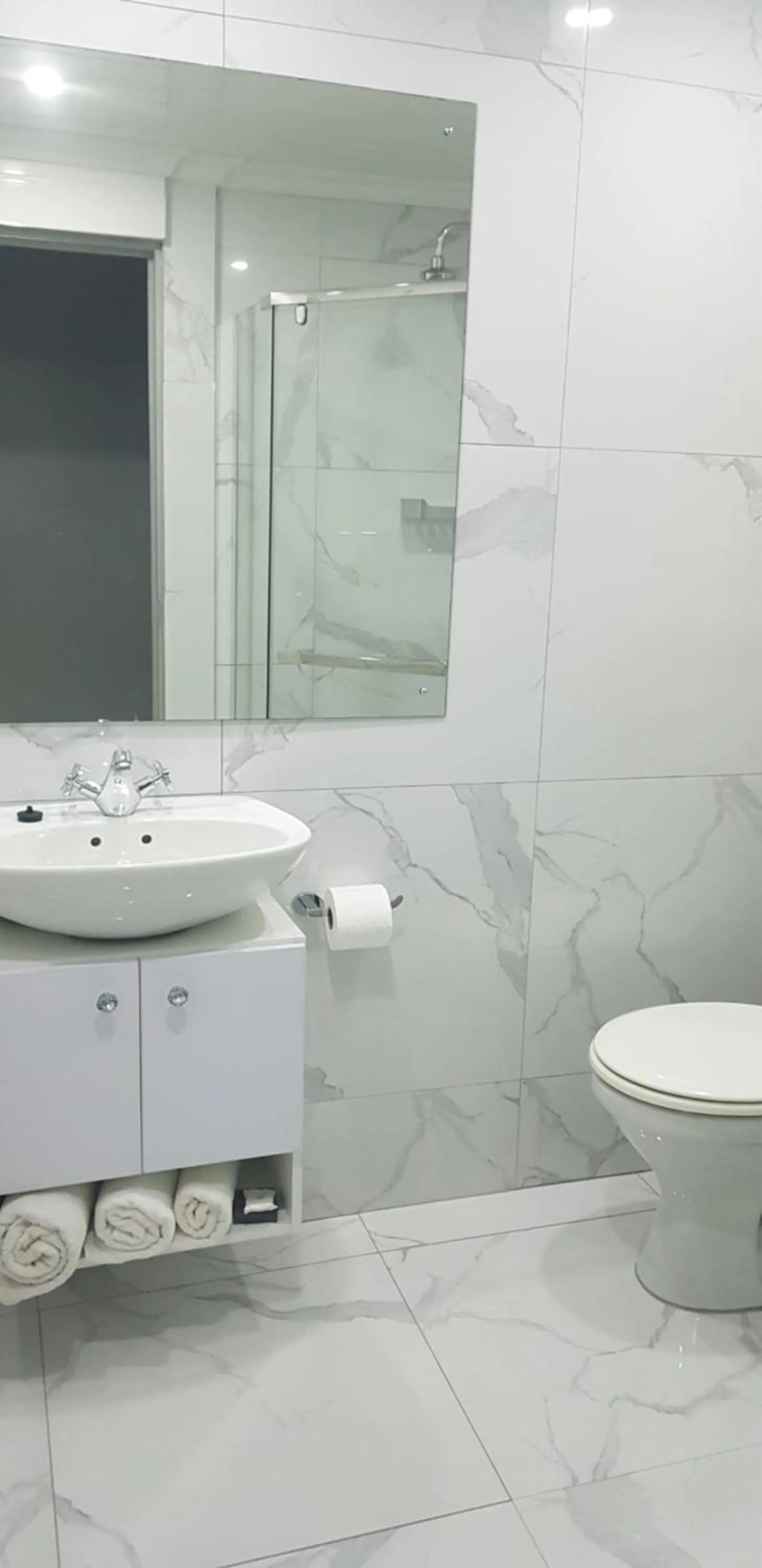 Toilet in Rainbow Guest House and Tours