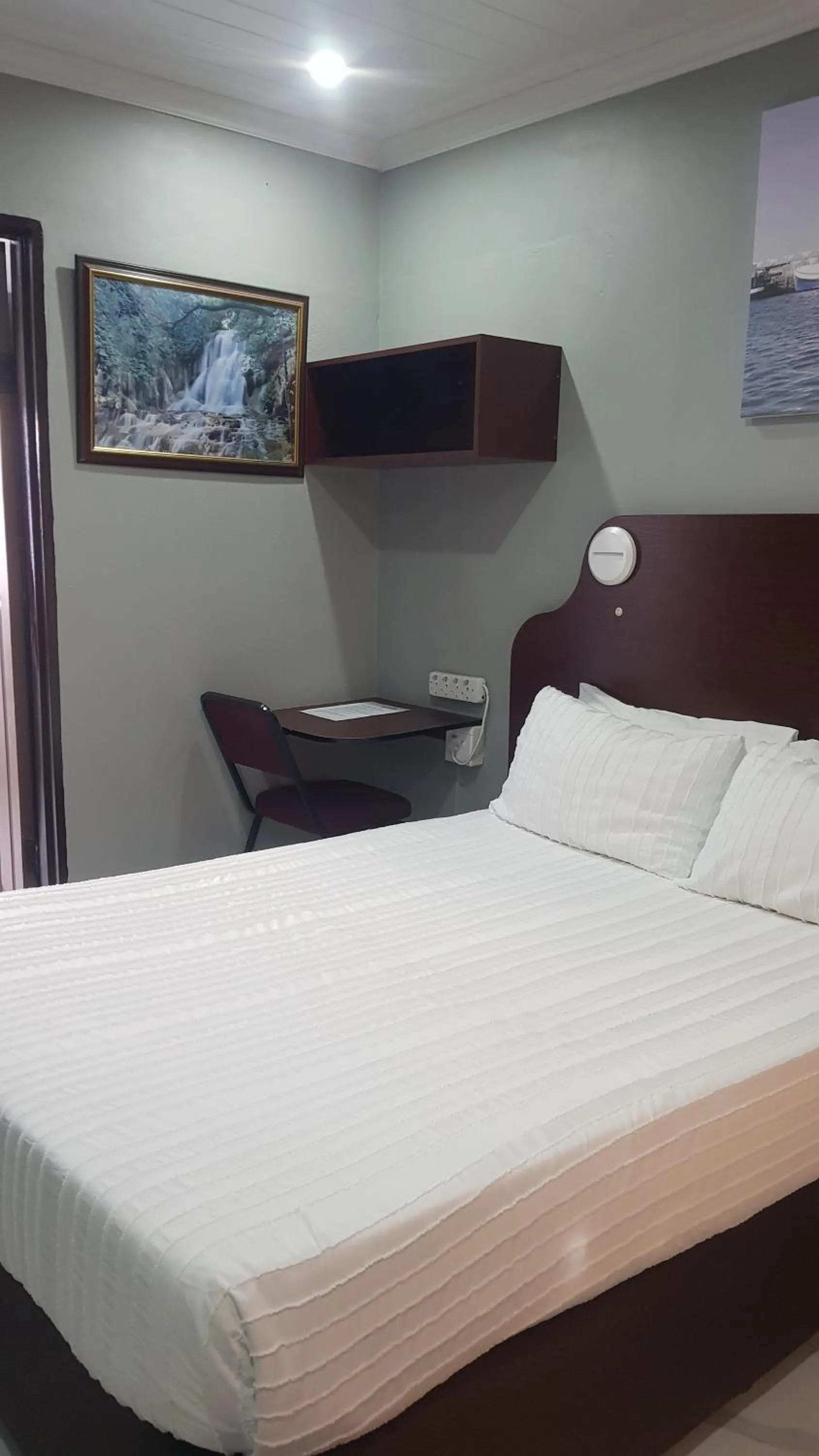 Bed in Rainbow Guest House and Tours