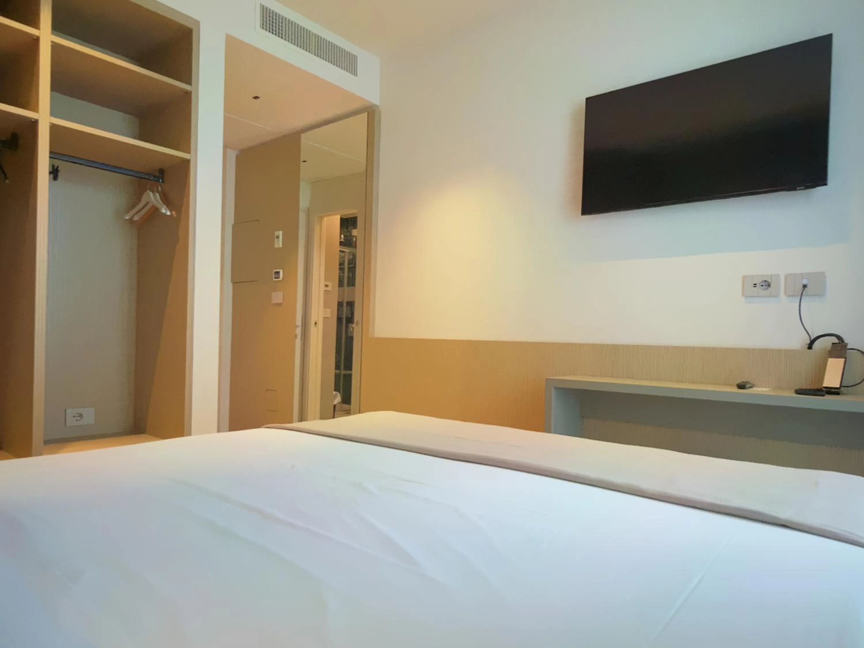 Bed in Hotel Continental