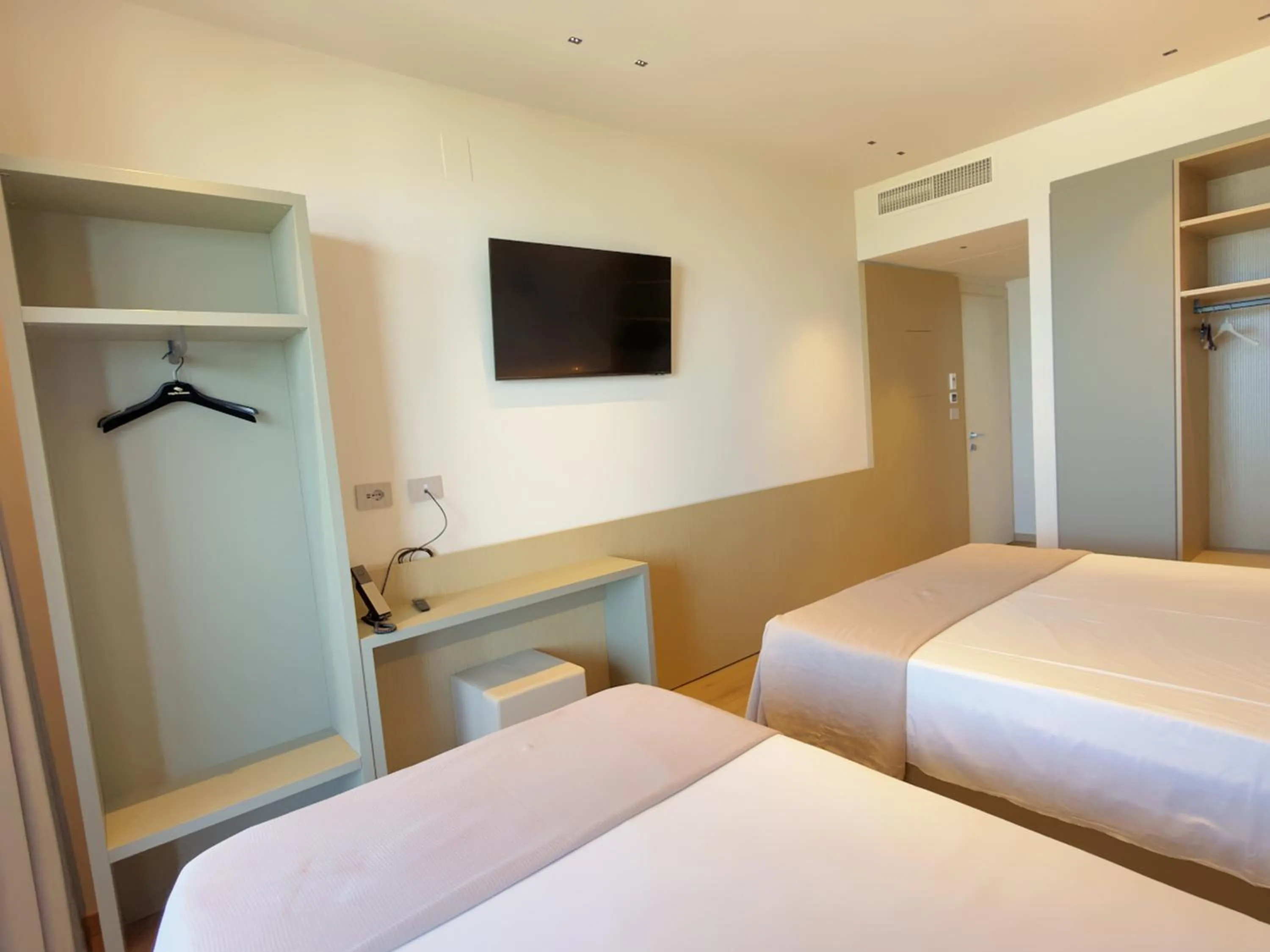 Bed in Hotel Continental