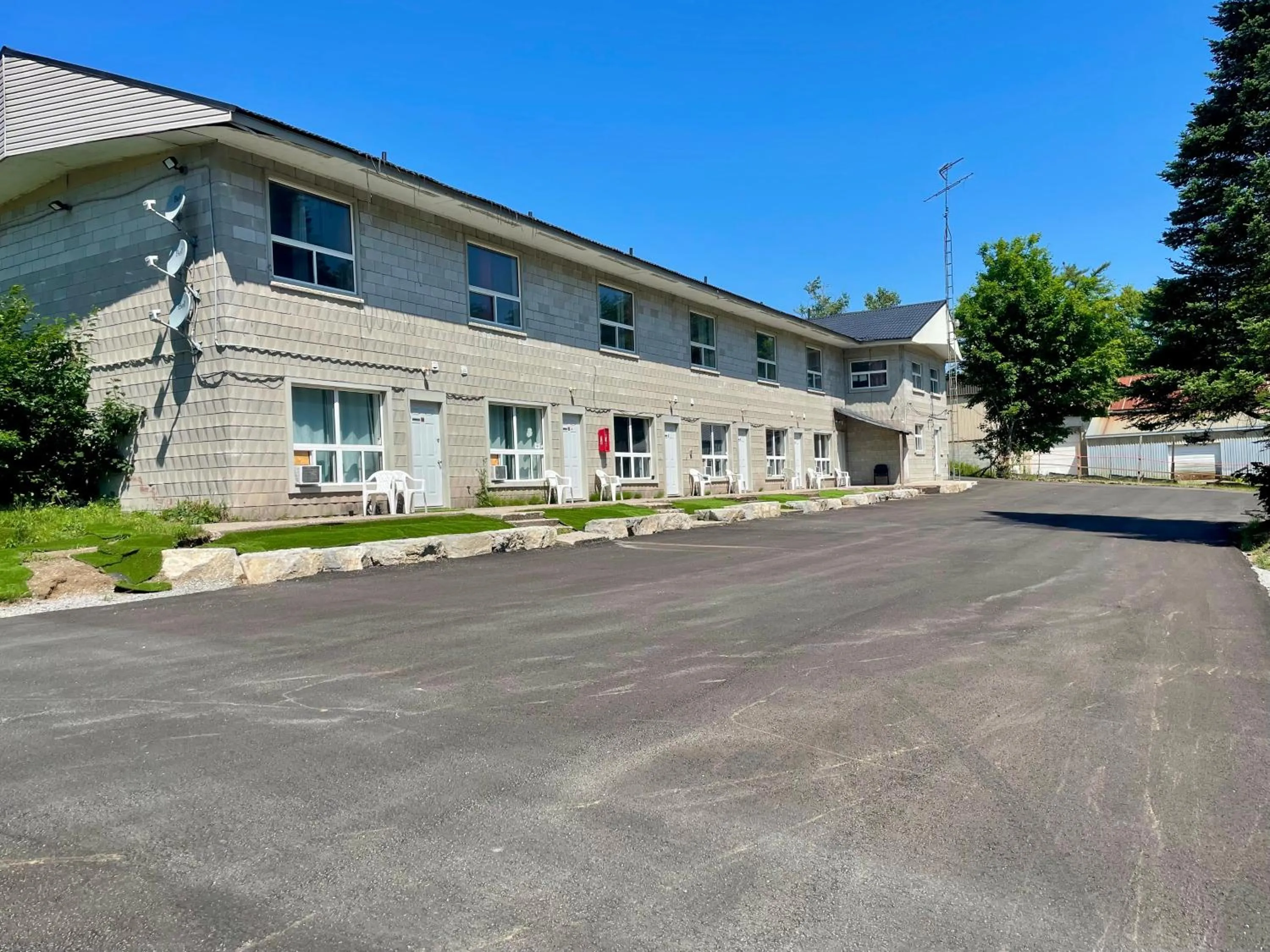Property building in Muskoka Nights