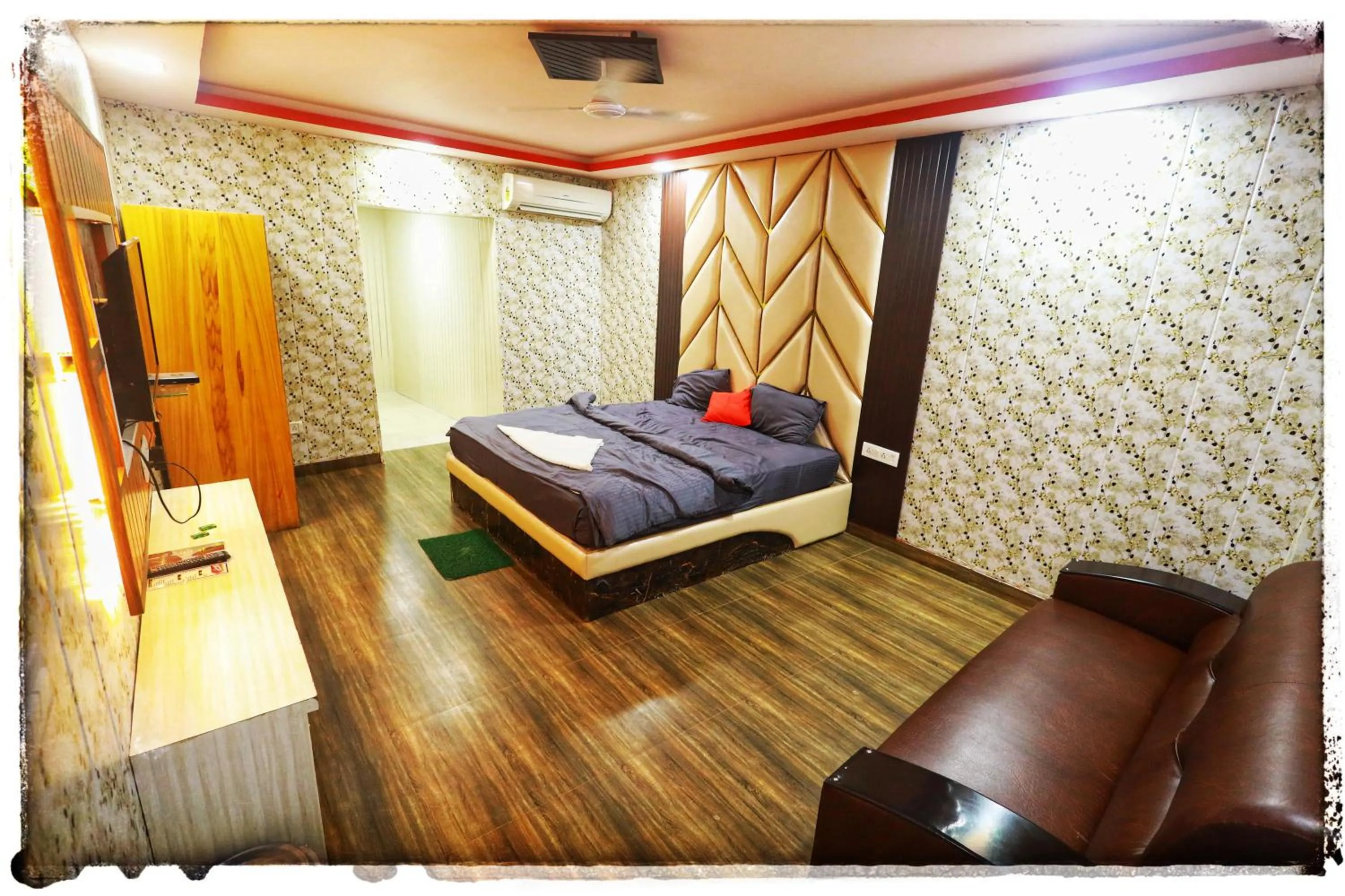 Bedroom, Bed in Raj Resort