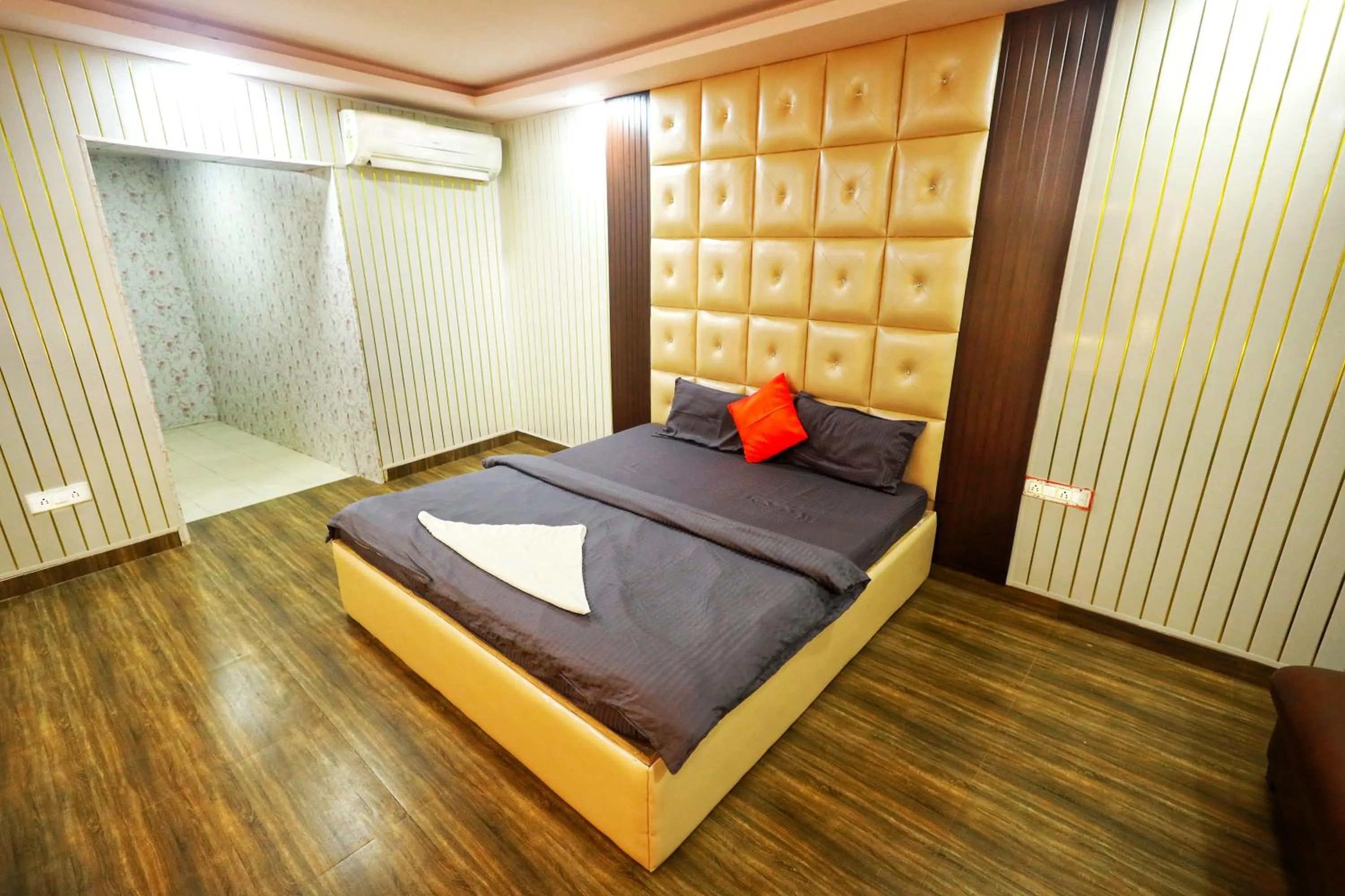 Bedroom, Bed in Raj Resort