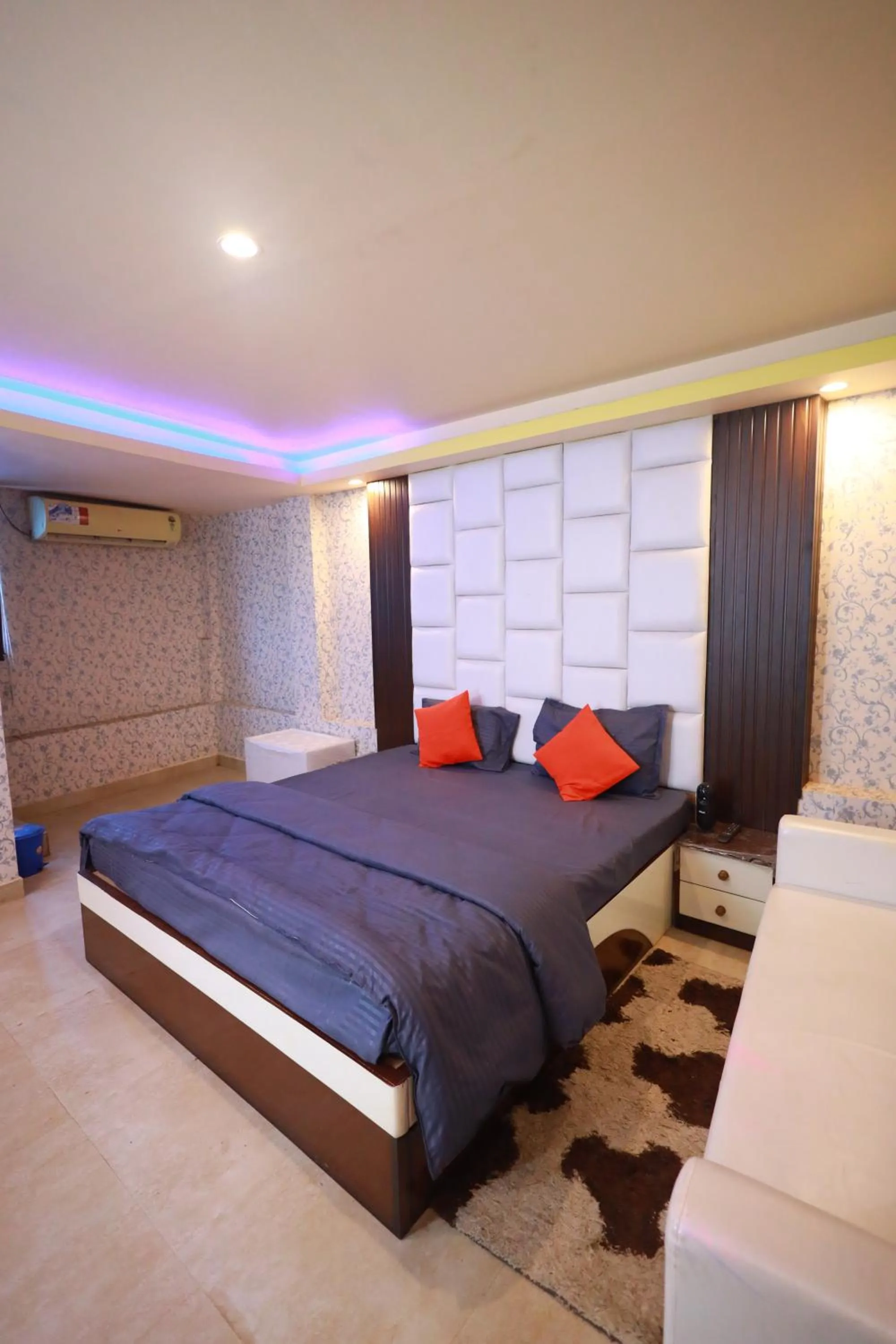 Photo of the whole room, Bed in Raj Resort