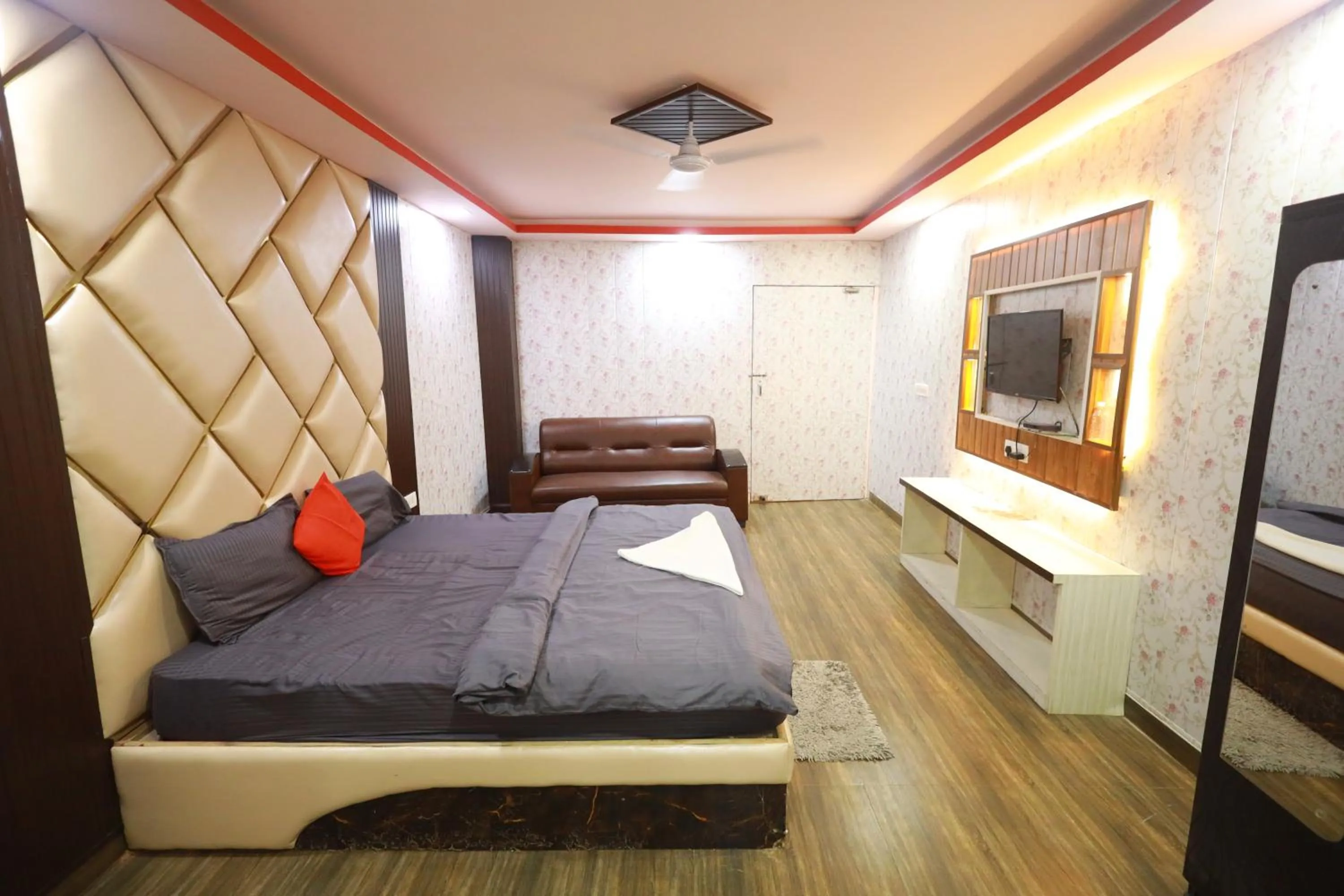 Bedroom, Bed in Raj Resort