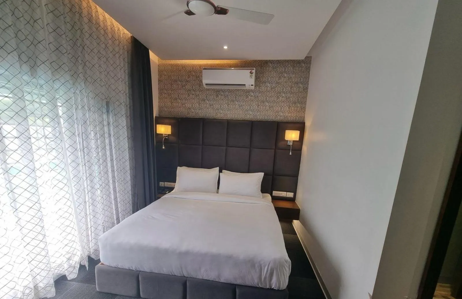 Bedroom, Bed in Eminence The Corbett