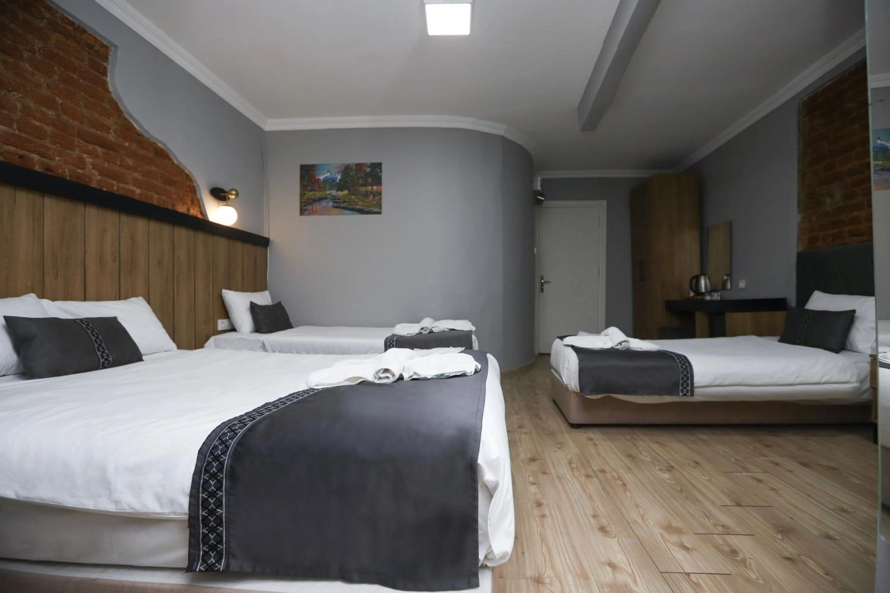 Photo of the whole room, Bed in LA PERA SUİTES