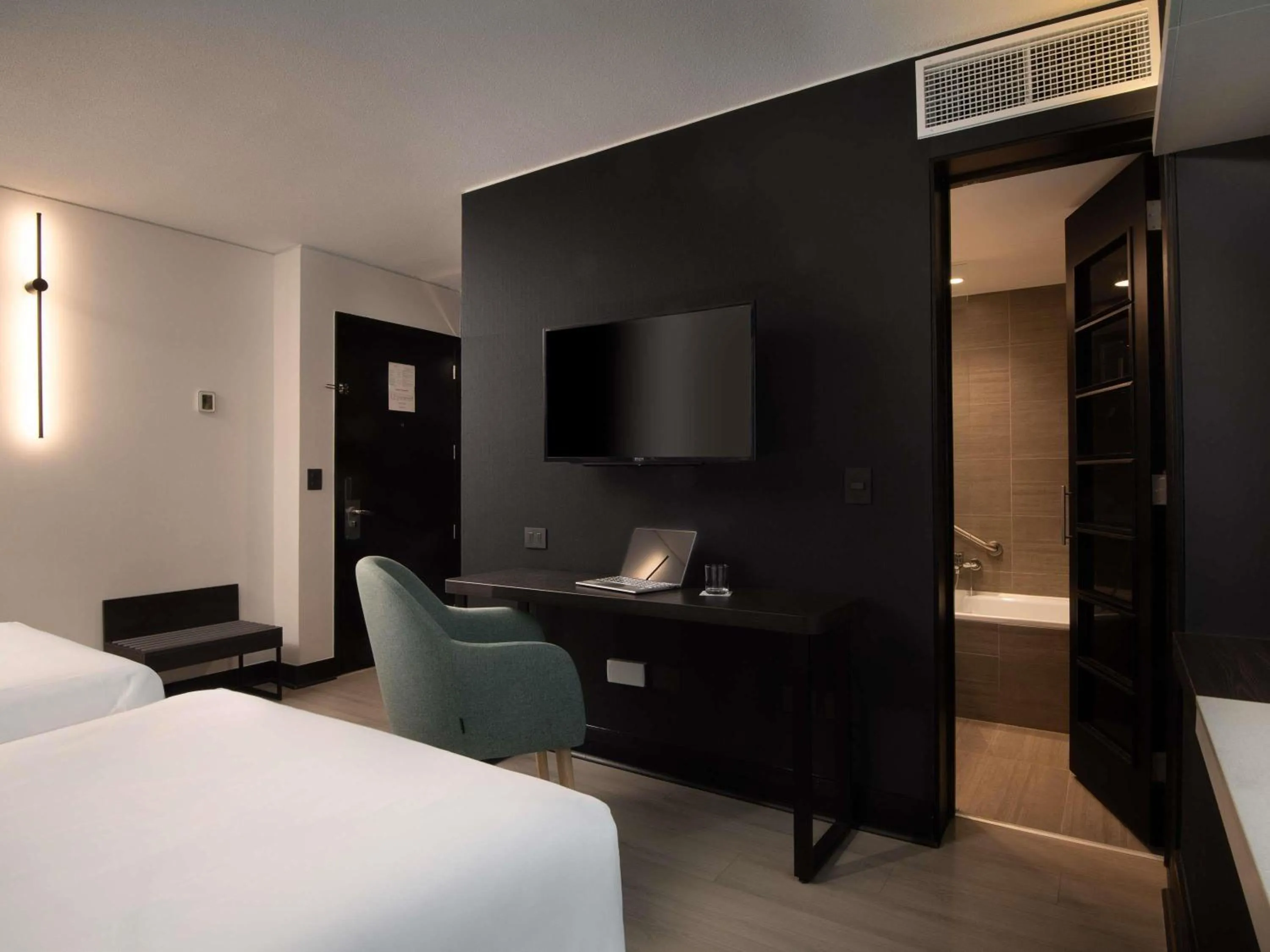 Bedroom, Bed in Novotel Santiago Vitacura