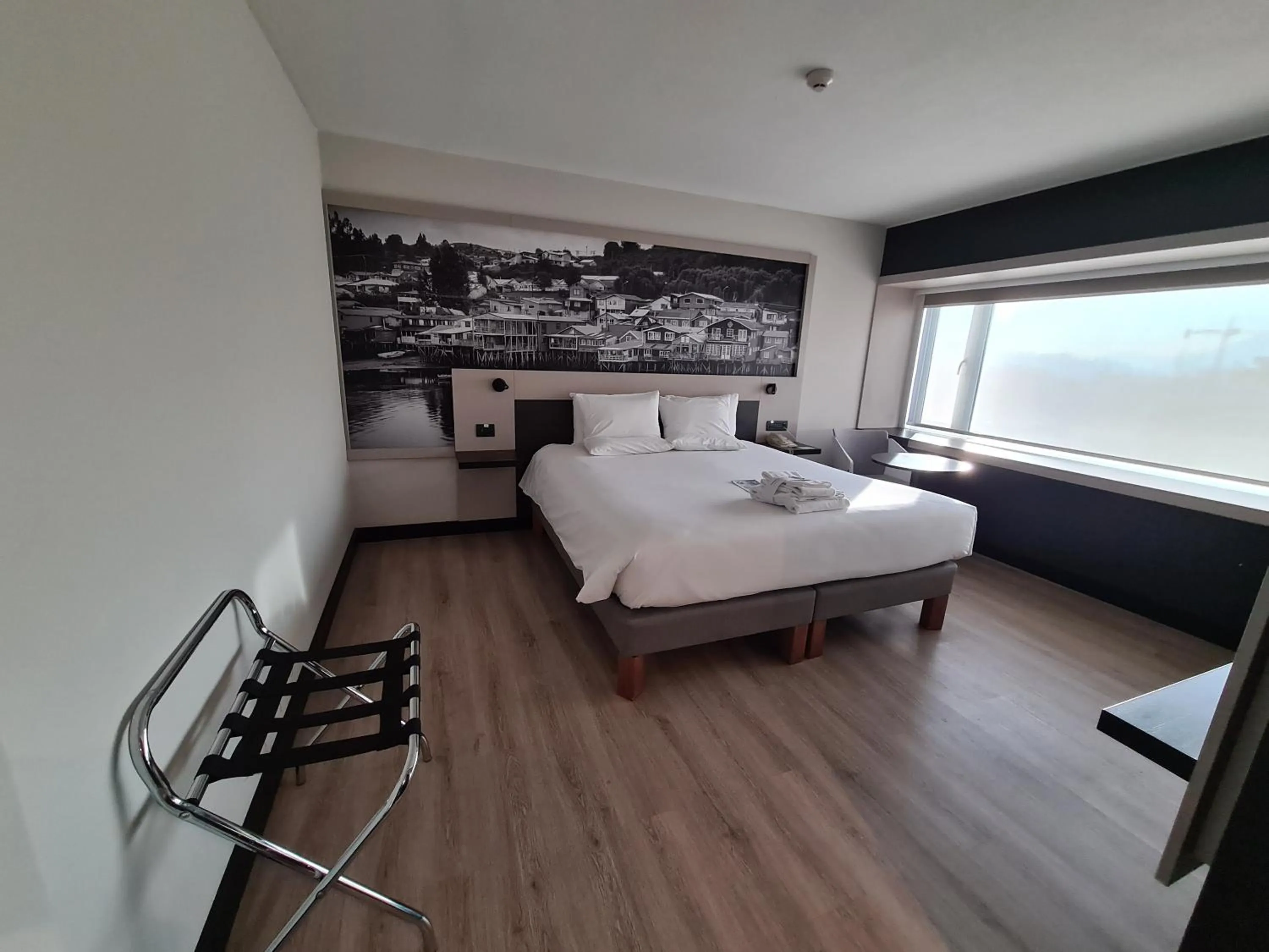 Photo of the whole room, Bed in Novotel Santiago Vitacura