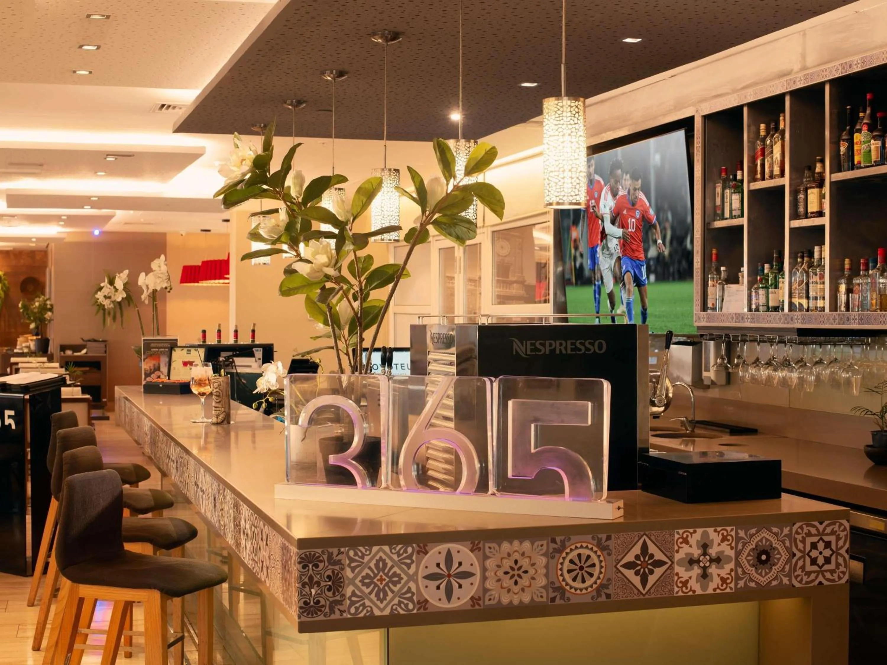 Lounge or bar in Novotel Santiago Vitacura